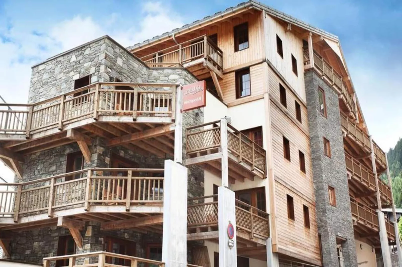 Résidence Prestige Odalys Les Fermes de Châtel-Exterior in summer