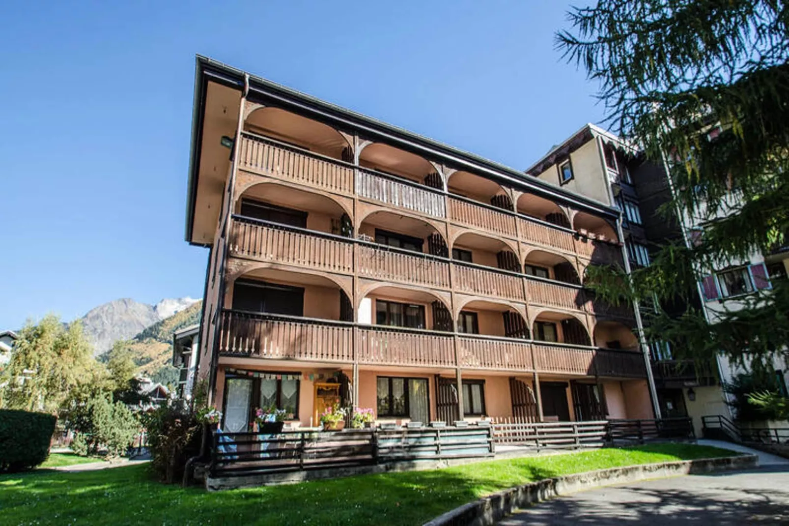 Résidence Jonquille-Exterior in summer