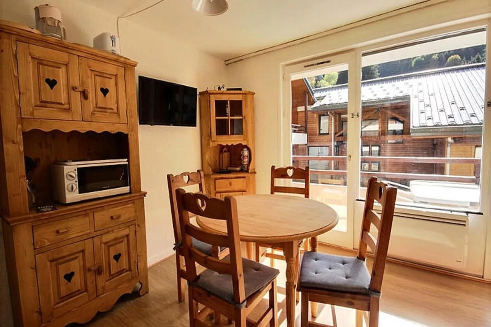 Studio à Saint Jean d'Aulps-Dining room