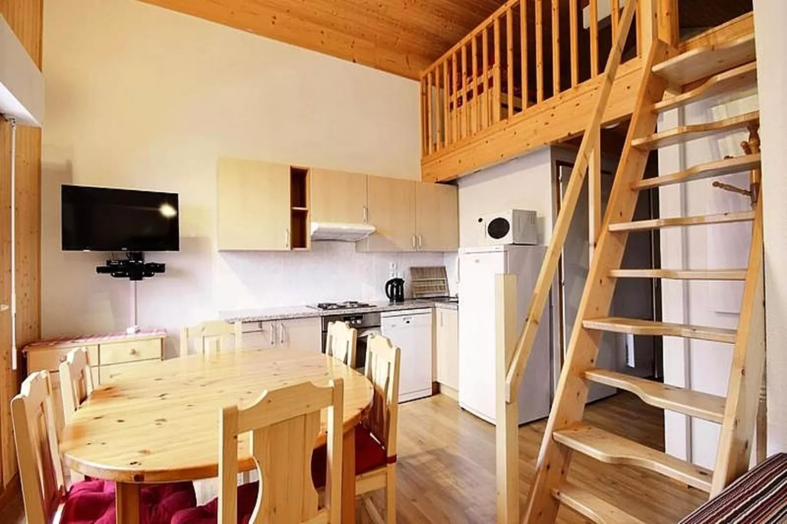 Appartements à Saint Jean d'Aulps-Salle à manger