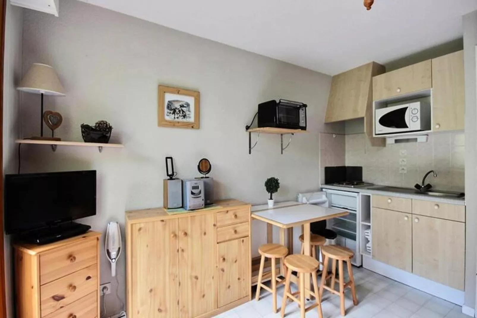 Studio à Saint Jean d'Aulps-Salle à manger