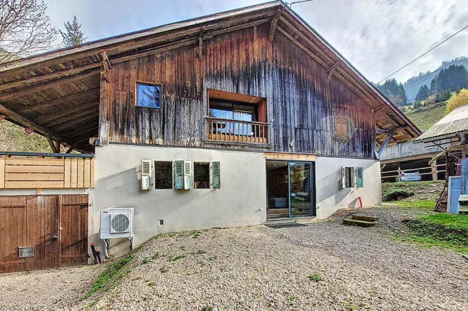 Appartements à Saint Jean d'Aulps-Exterior in summer