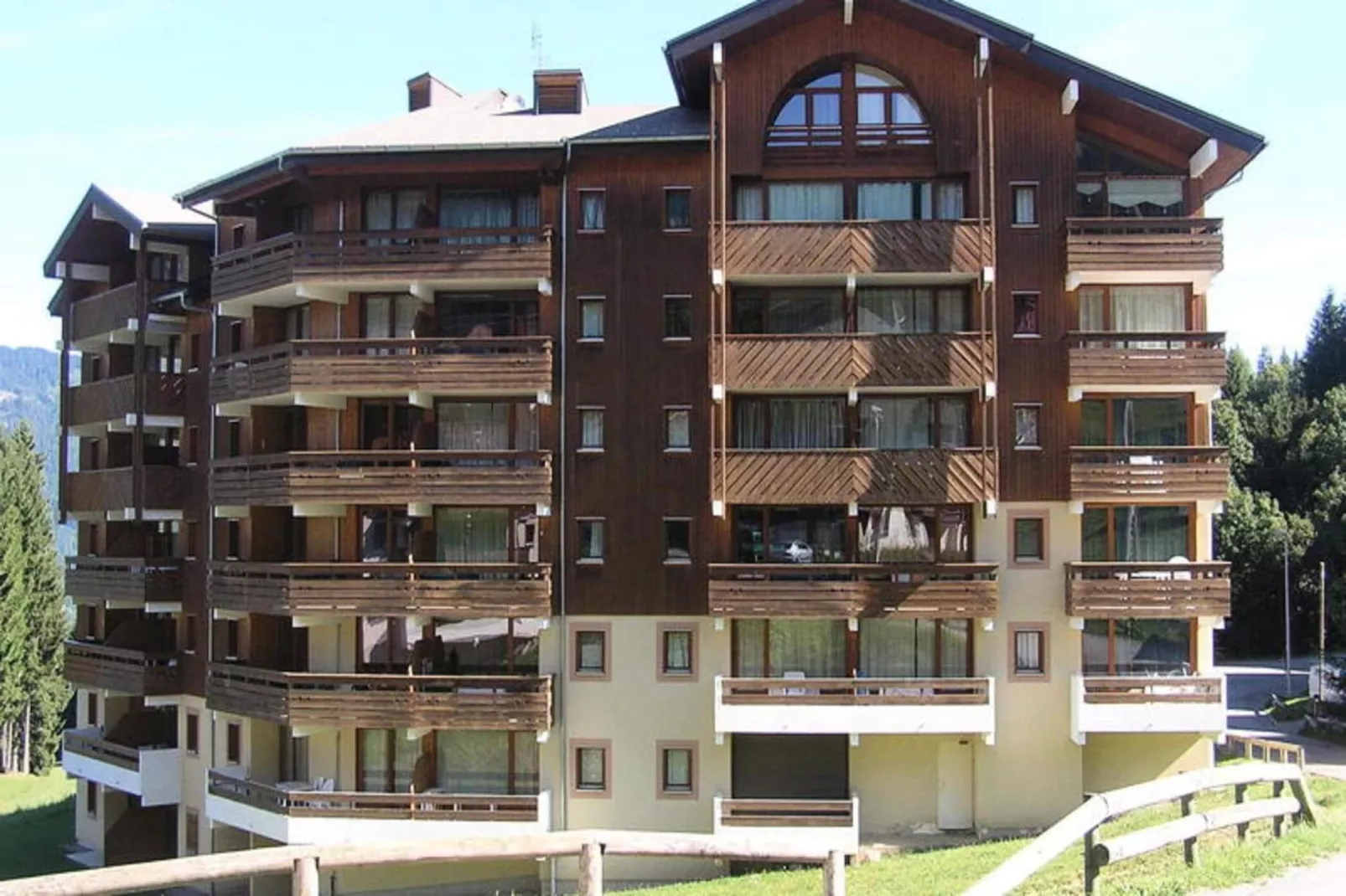 Résidence Gelinotte-Exterior in summer