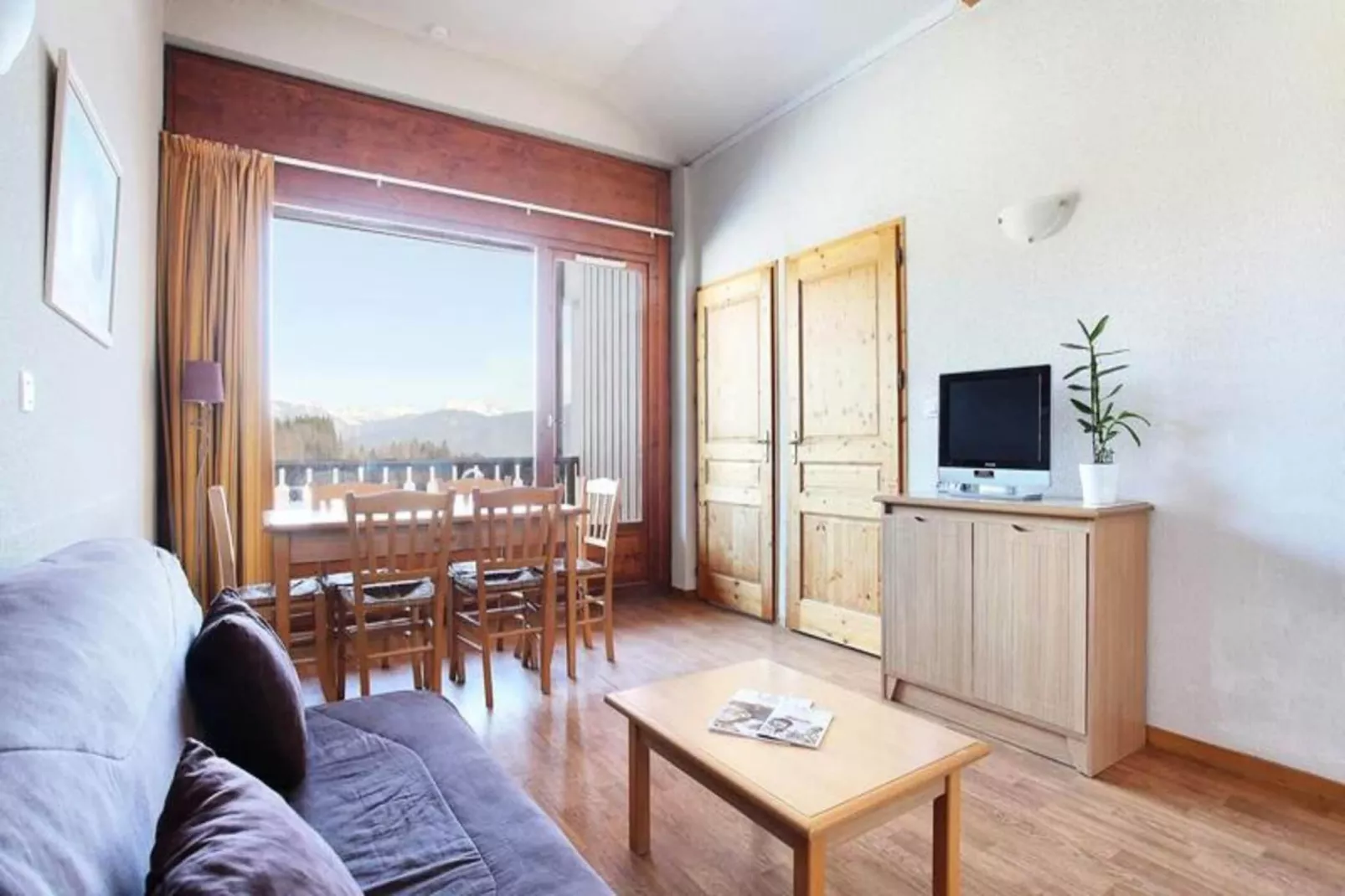 Résidence Odalys Le Buet**-Exterior in summer