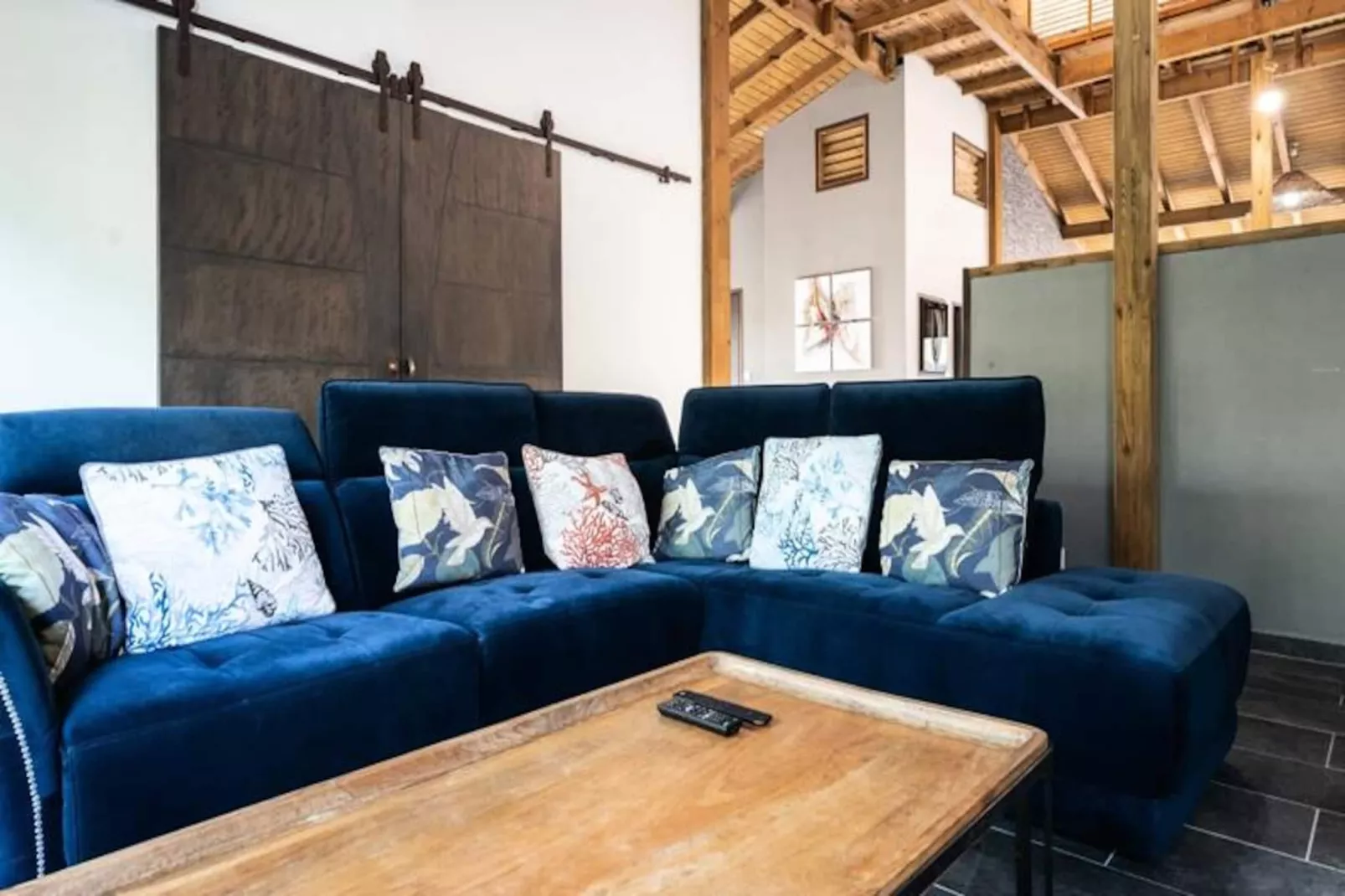 Villa Des Rochers-Image-tags.