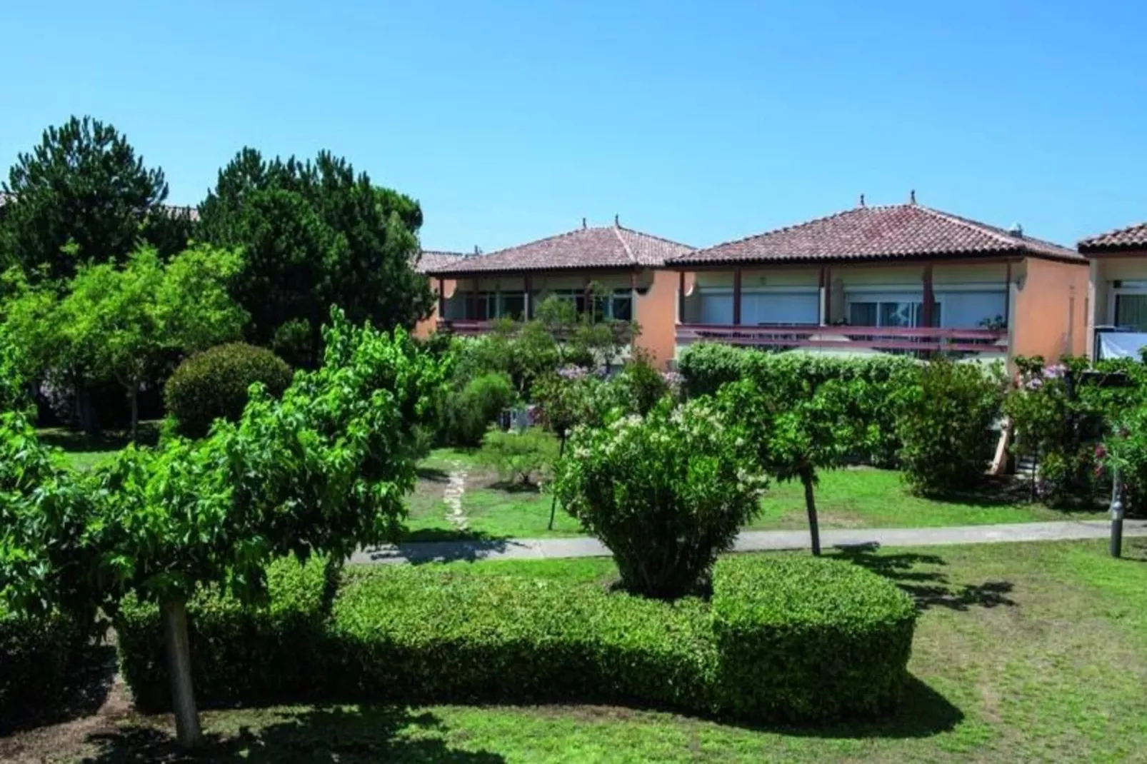 SOWELL Résidences Les Sablons***-Exterior in summer