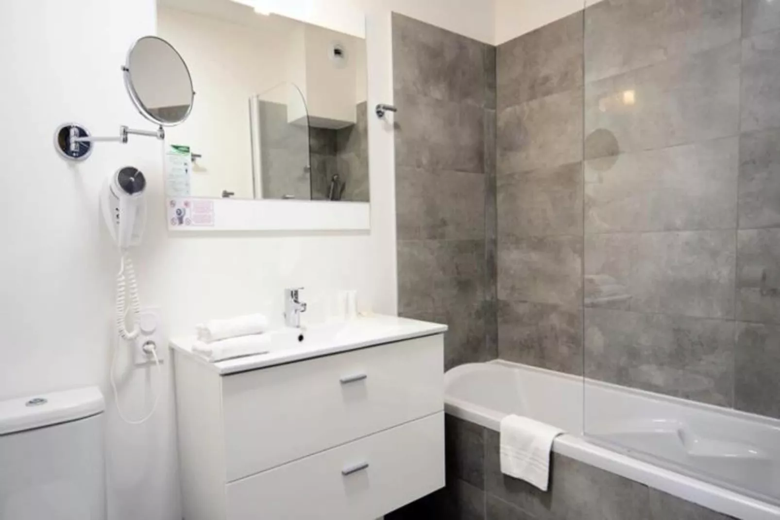 Appart'hôtel Odalys Colombélie-Salle de bain