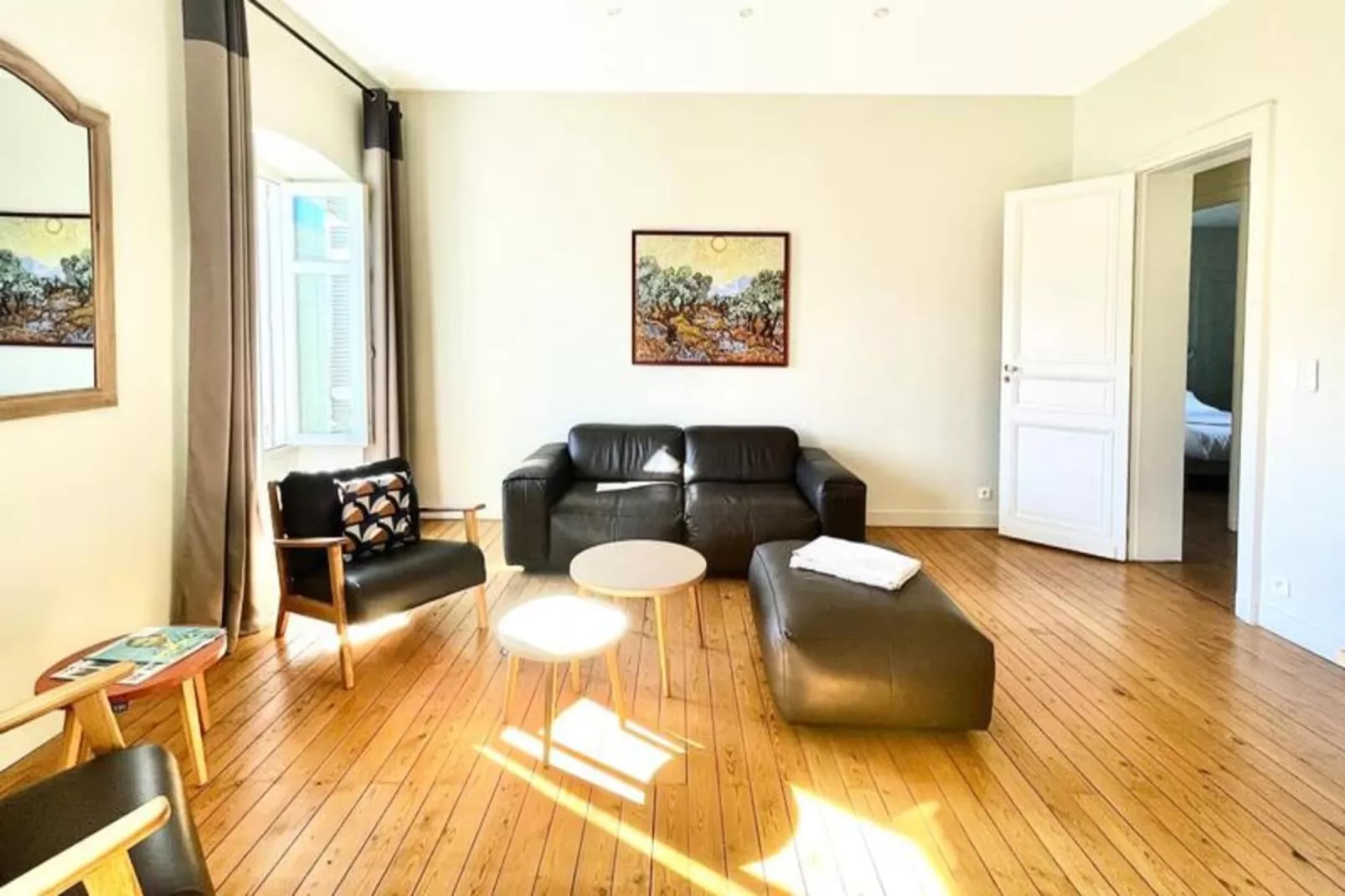 Magnifique Et Lumineux T3 De Charme Aux Quinconces Id&eacute;al Pour 4 Personnes-Exterior in summer