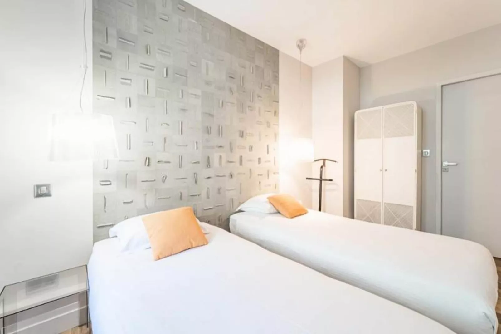 Magnifique Appartement 2 Chambres Avec Terrasse-Exterior in summer