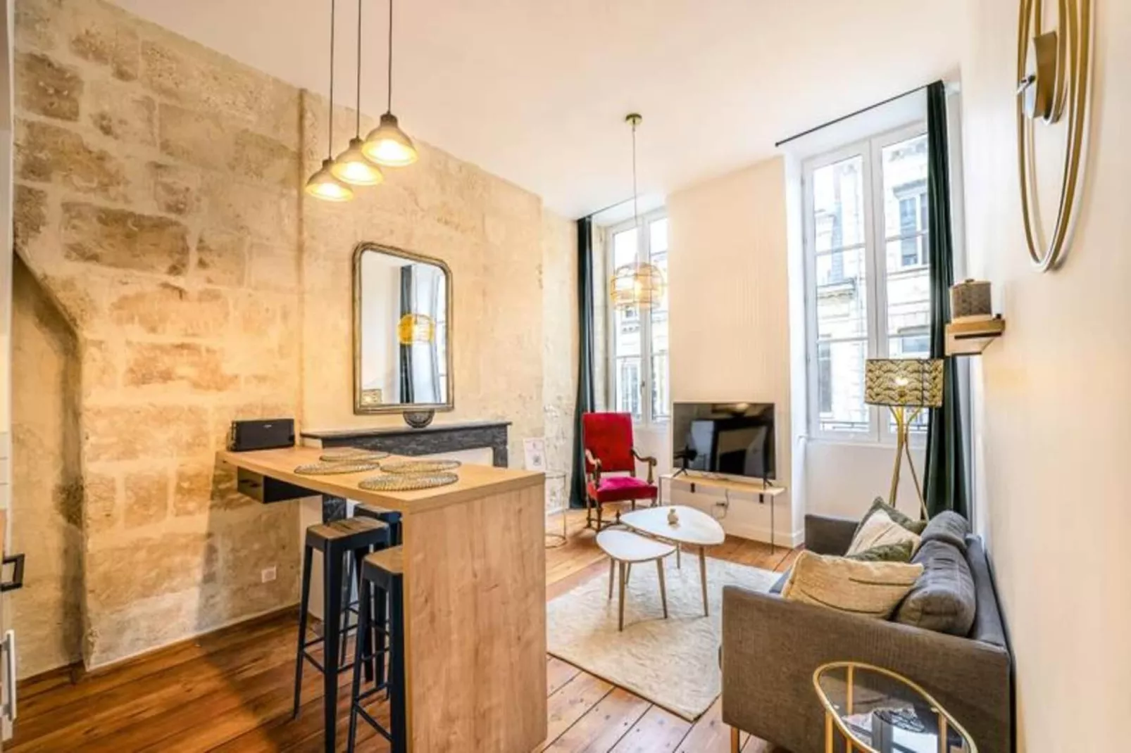 Charmant Et Rayonnant Appartement De 55 M&sup2; Situ&eacute; Dans Le Coeur De Bordeaux-Salon