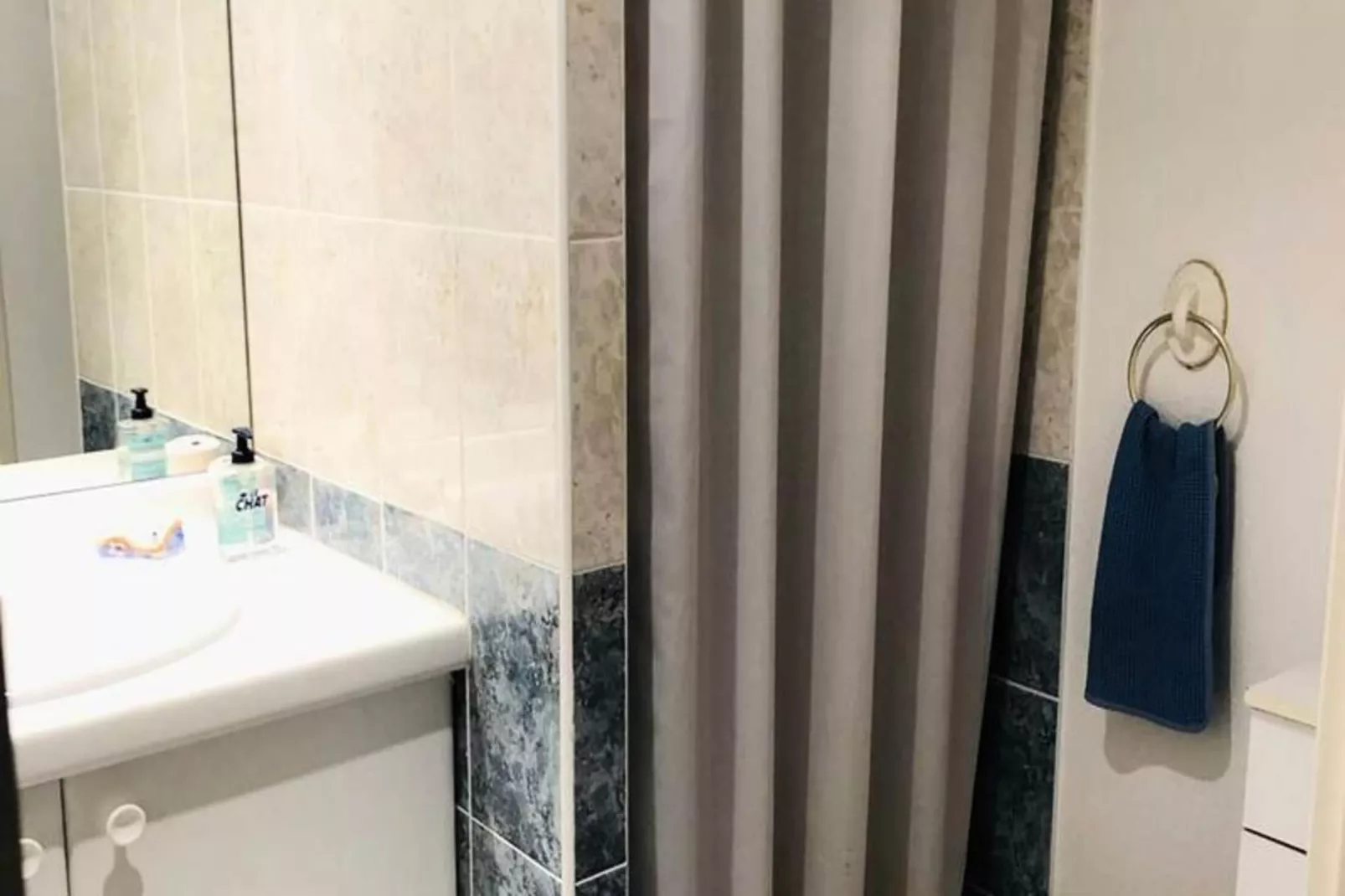 Résidence L'orangeraie-Salle de bain