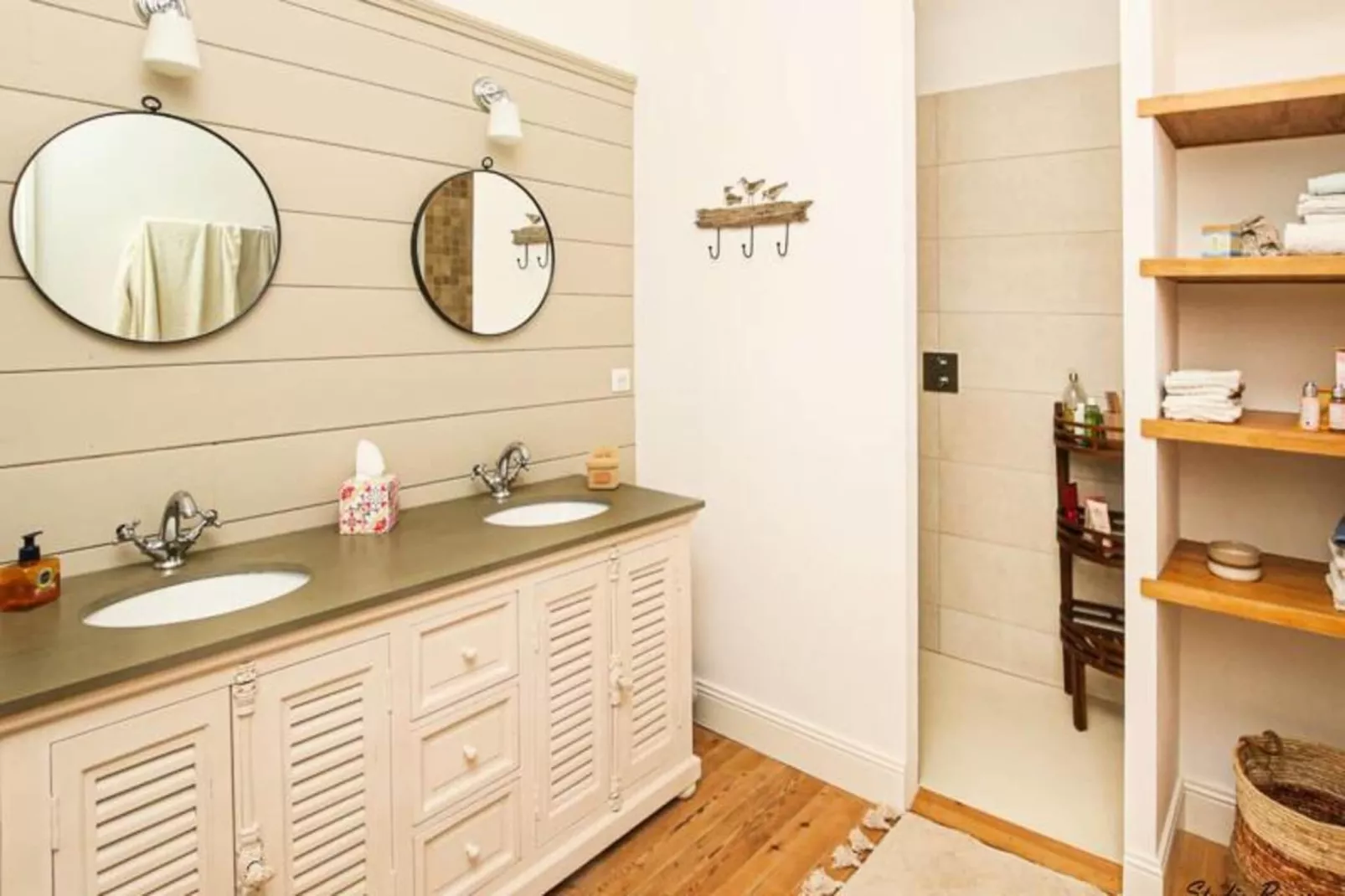 Villa Familiale R&eacute;nov&eacute;e &agrave; Arcachon &ndash; 6 Ch, 4 Sdb, Entre 8 &agrave; 10 Pers-Ambiente