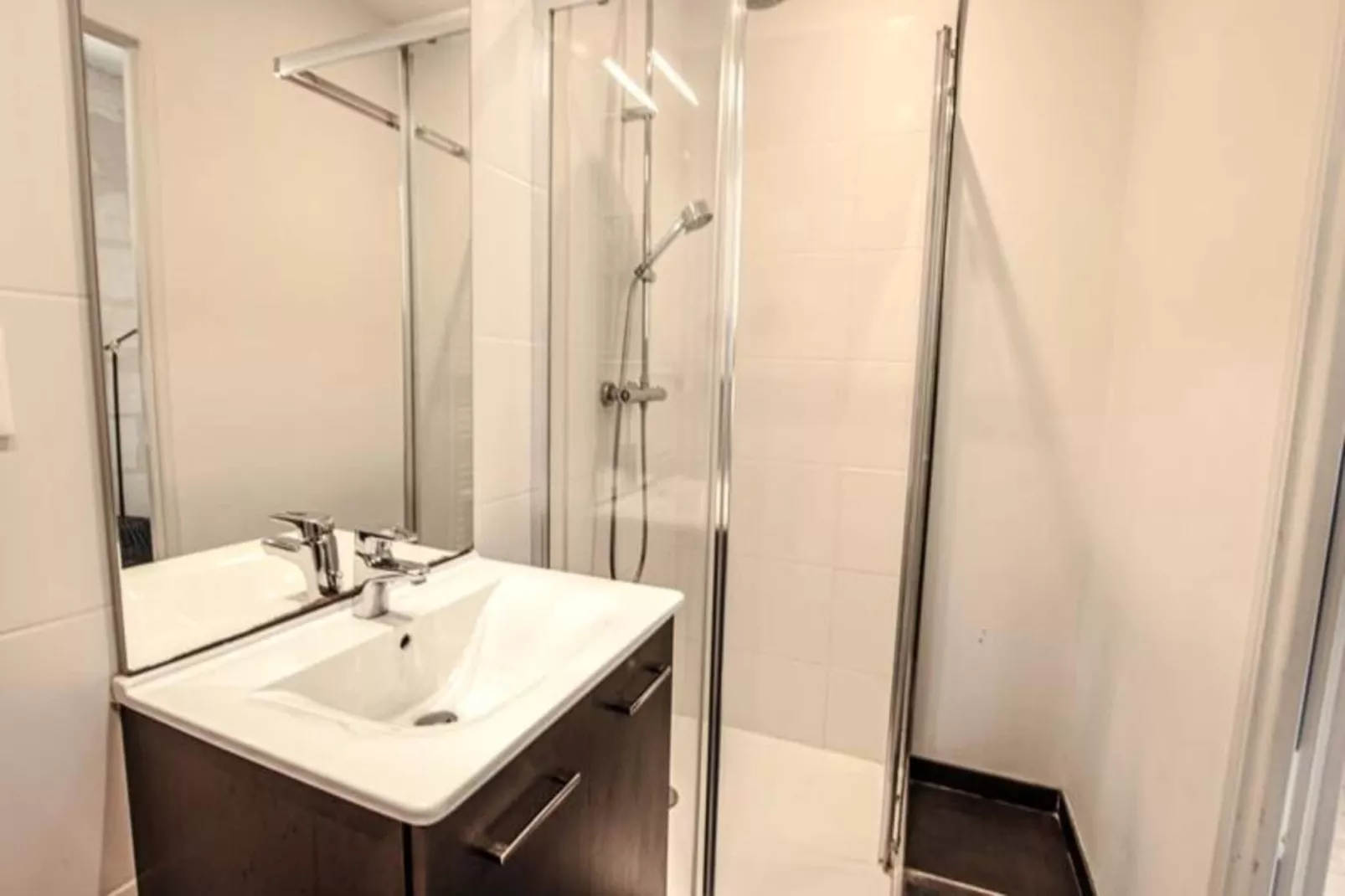 Superbe Appartement Climatis&eacute; En Plein C&oelig;ur Des Chartrons-Bathroom