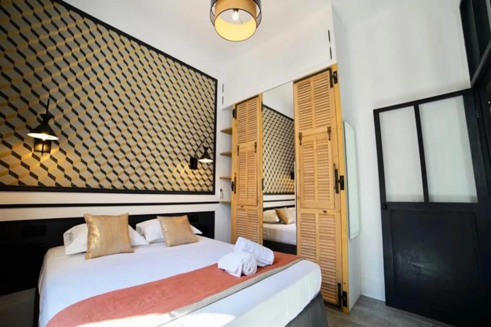 Home Chic Home - Les Suites De La Com&eacute;die - Suite2-Image-tags.