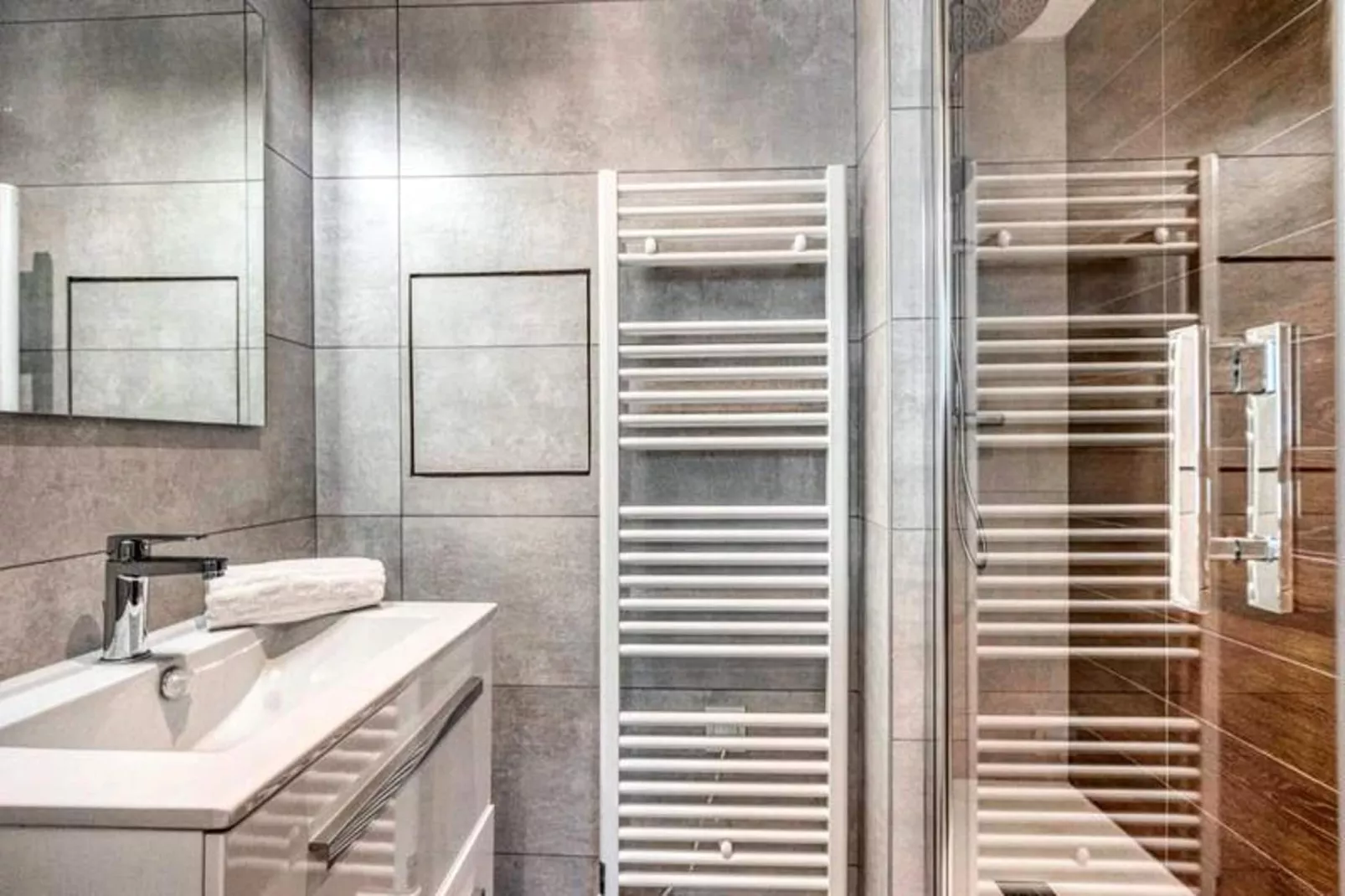 | Beau T2 Enti&egrave;rement R&eacute;nov&eacute; Dans L'hyper Centre, Face Gare 🚅-Salle de bain