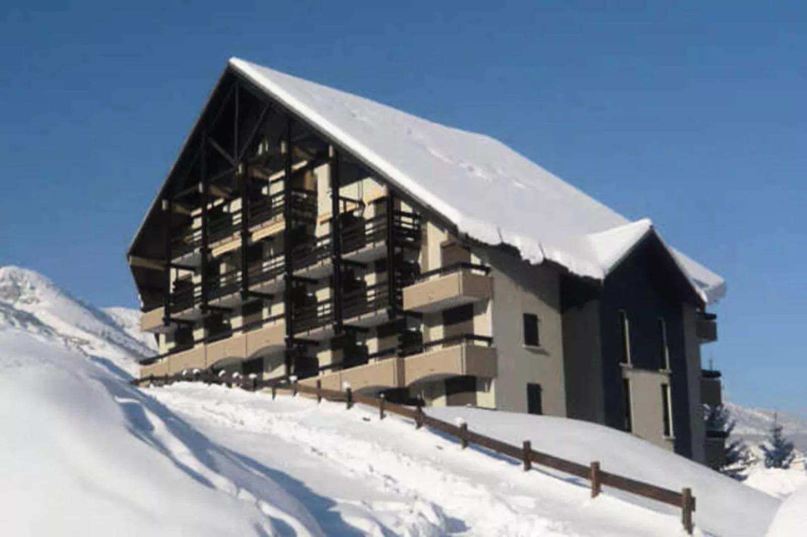 Résidence Les Tennis - Exterior in winter