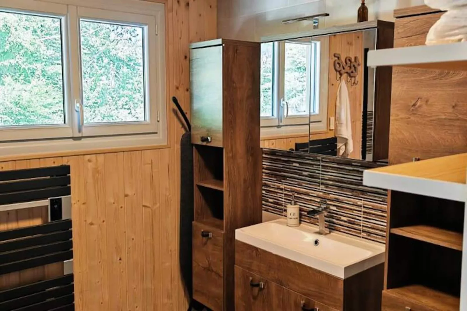 Seeblick Chalet Romantique Spa / Vue Lac-Image-tags.