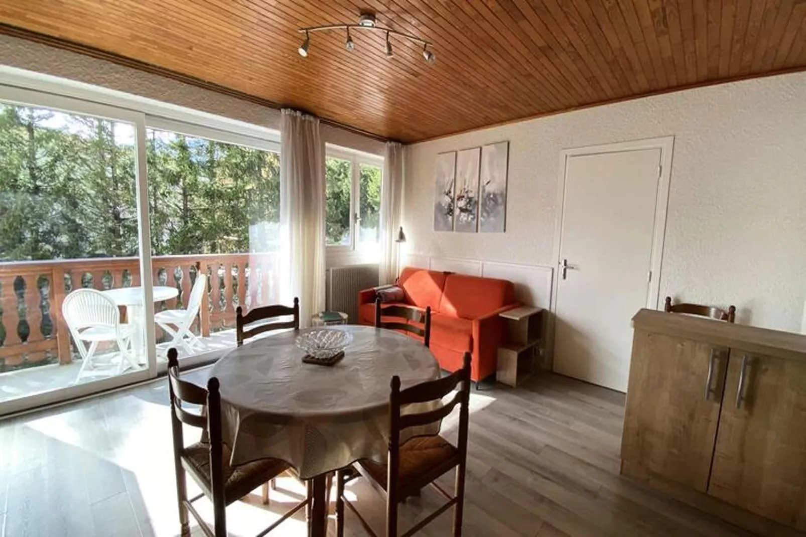 Résidence Le Midi-Dining room