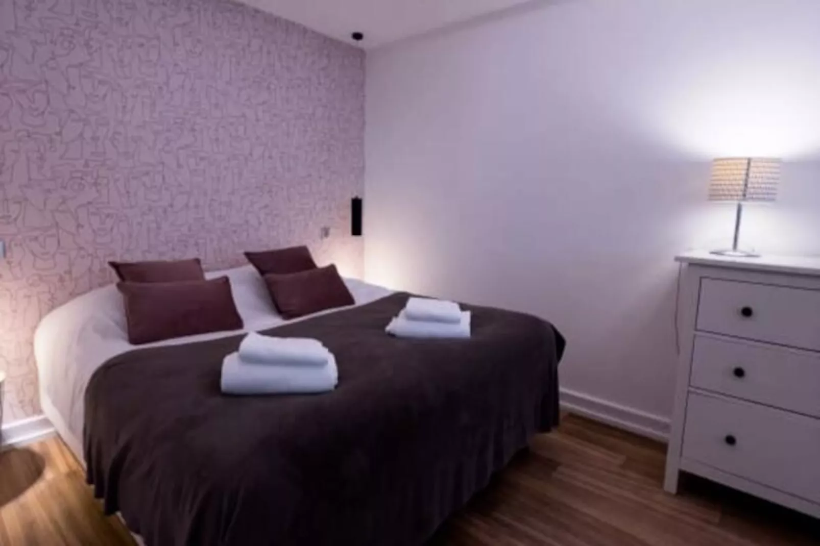 Maison R&eacute;gent & Spa - En Haut De L'escalier-Image-tags.