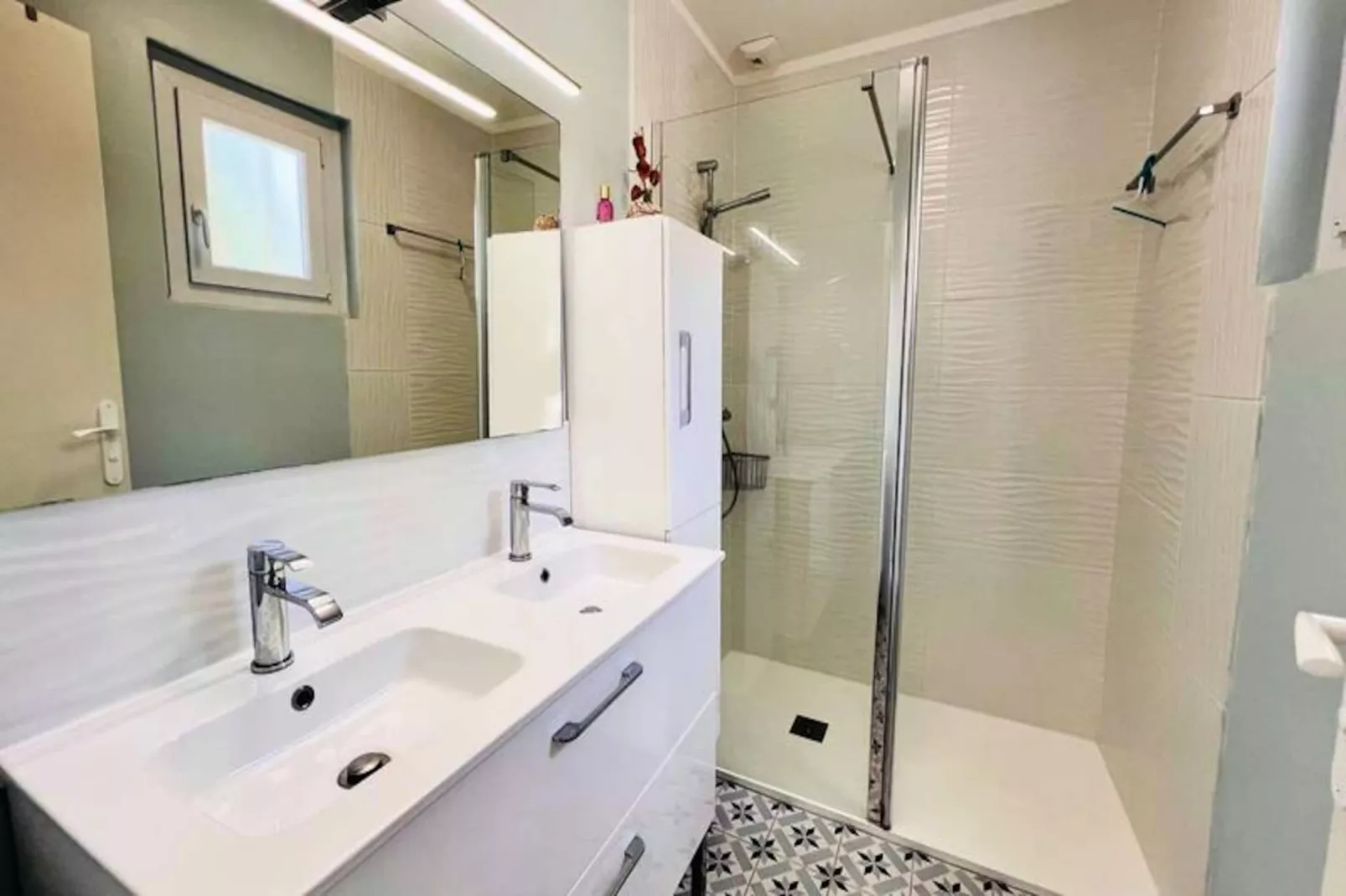 Résidence 115 Rue Du Port De Pêche-Image-tags.