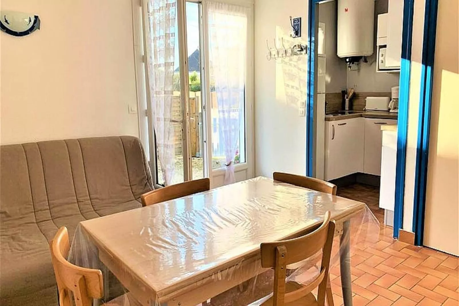 Résidence 28 Rue Des Corsaires-Dining room