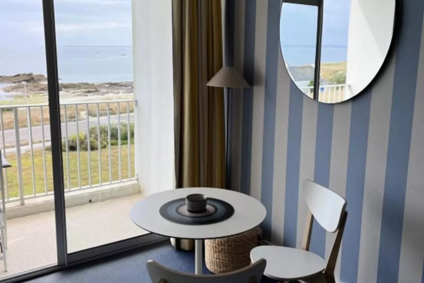 Résidence Vue Sur Les &icirc;les  2&egrave;me &eacute;tage Proche Thalasso-Living room