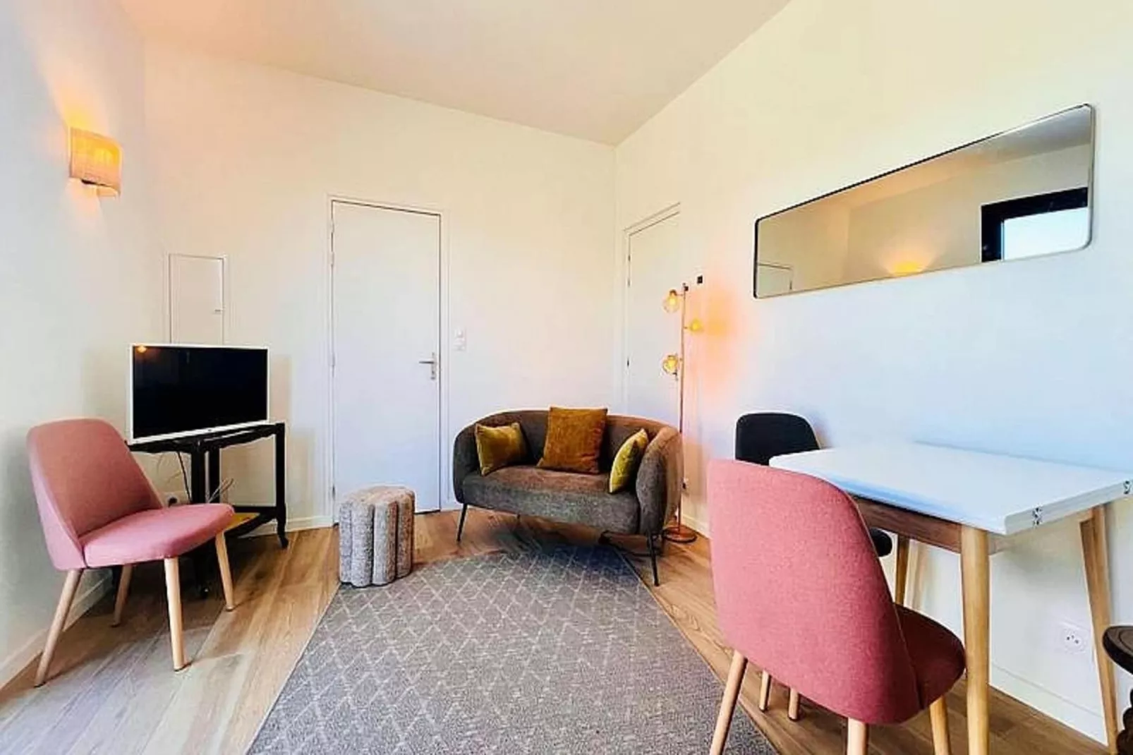 Résidence 20 Boulevard Anatole France-Dining room