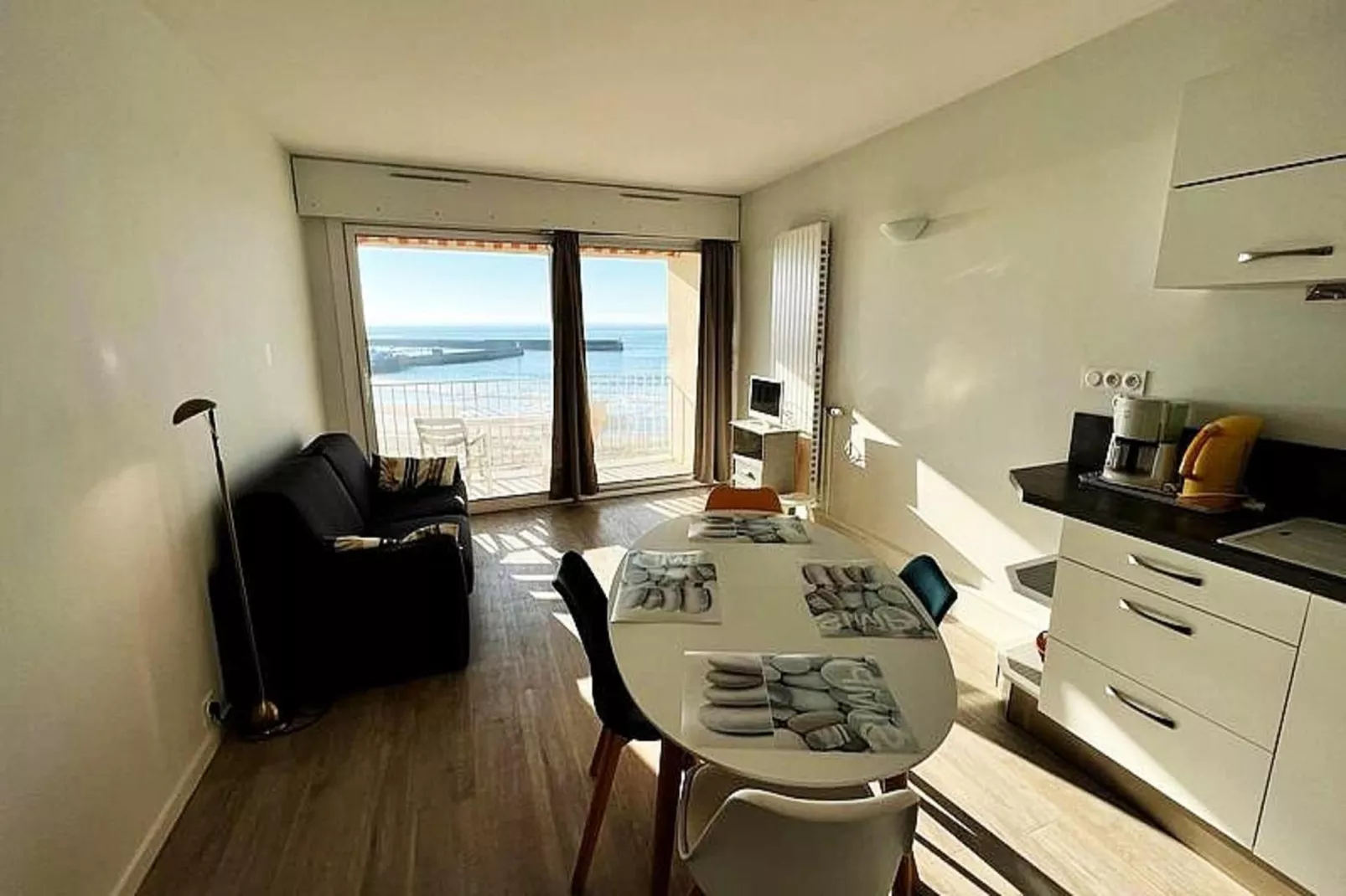 Résidence Dauphins-Esszimmer