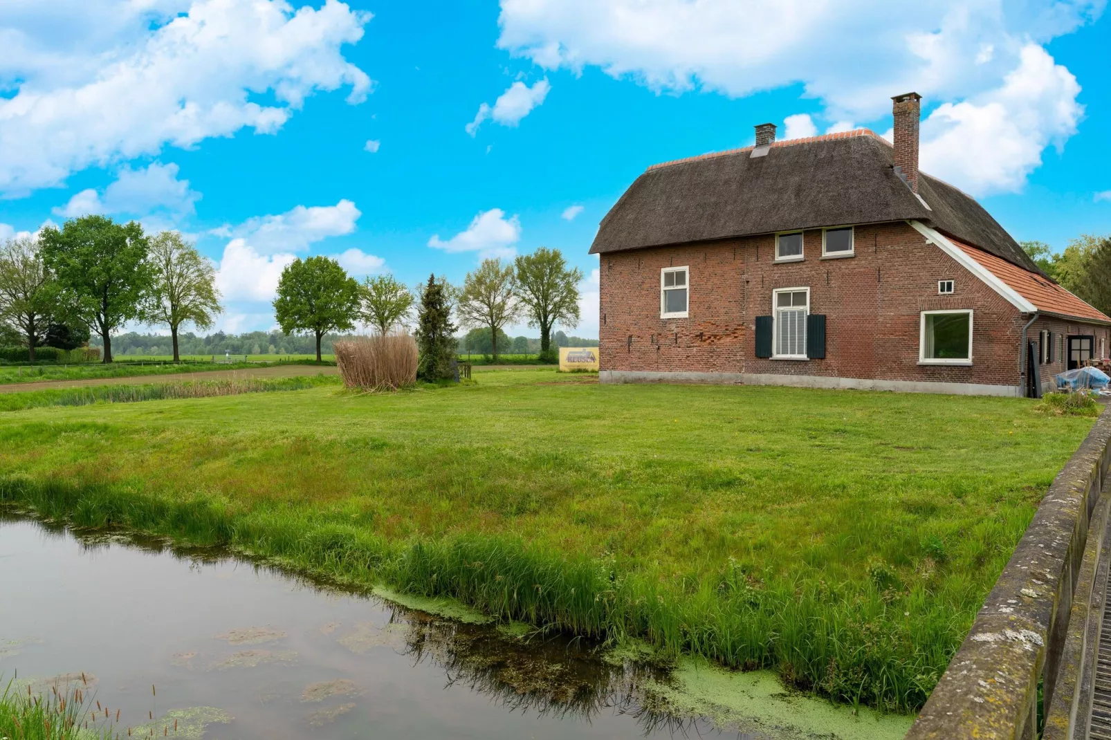 De stakenborg het voor- en achterhuis