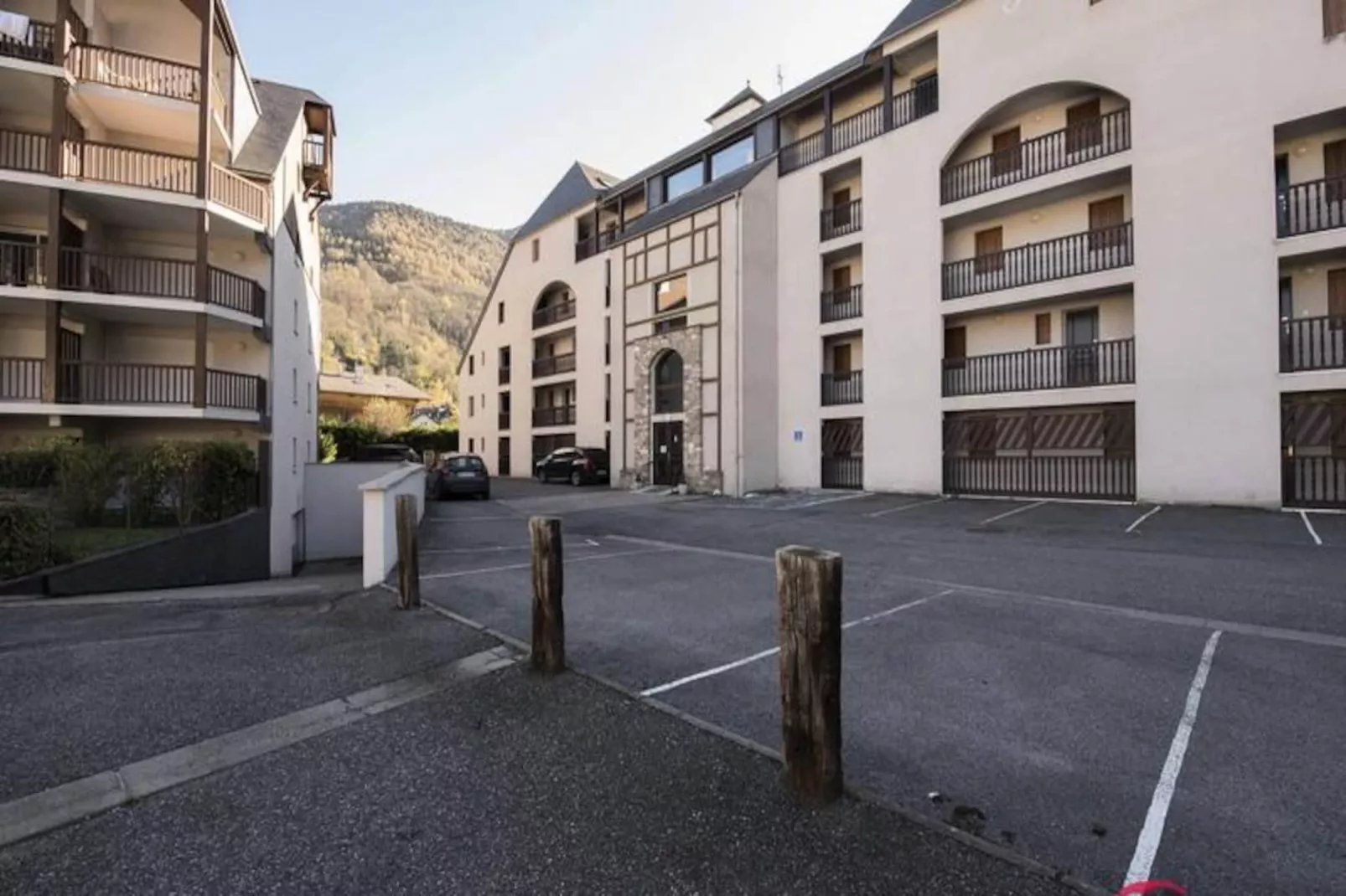 Résidence Arches Daure Bata-Image-tags.