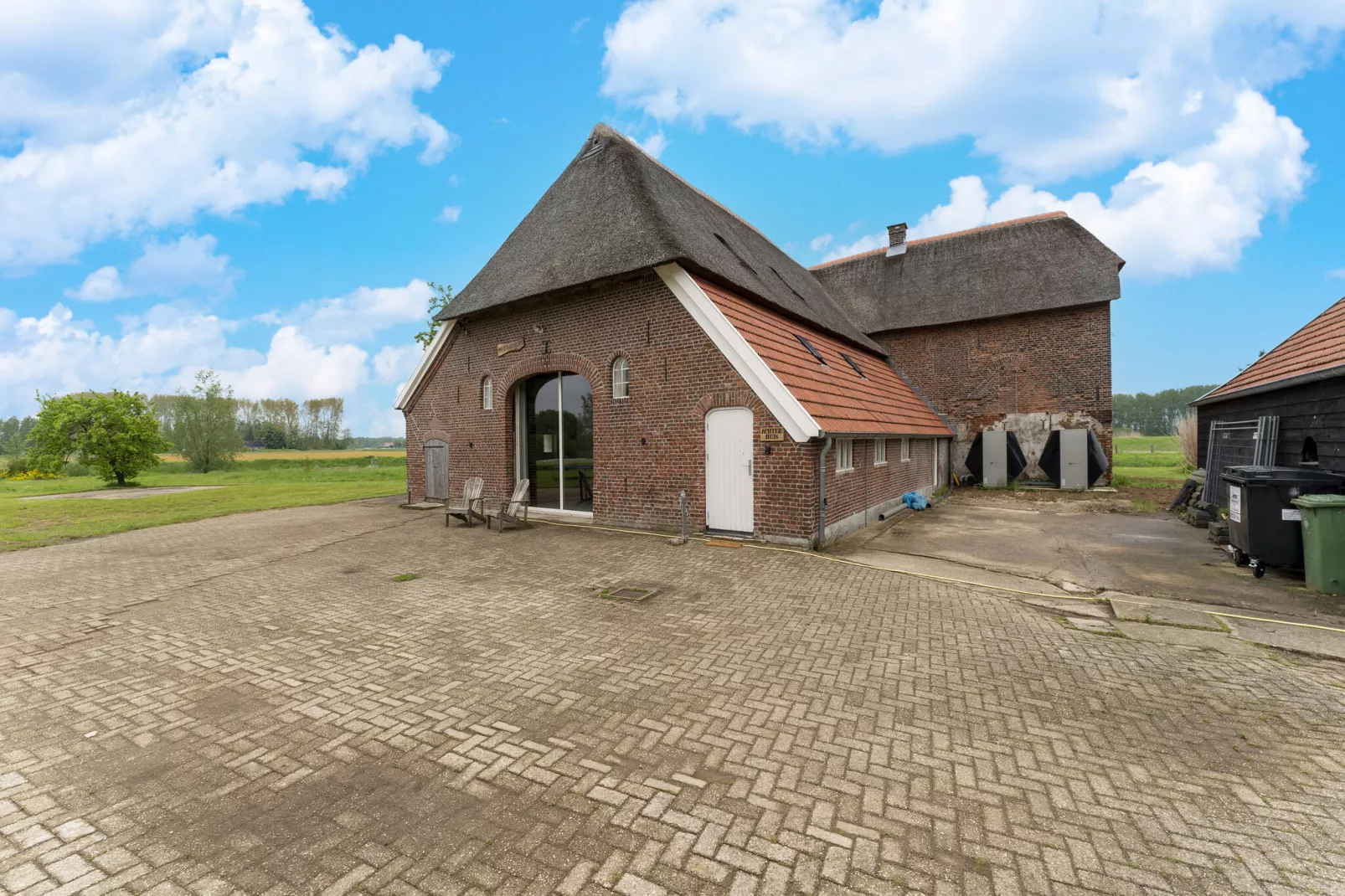 De stakenborg het voor- en achterhuis - Landing