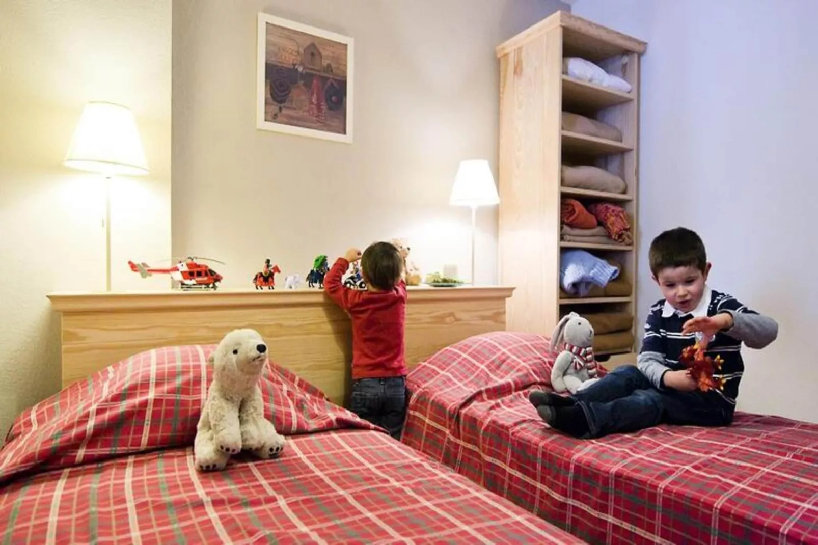 Résidence Goélia Le Domaine de Castella***-Außenbereich Sommer