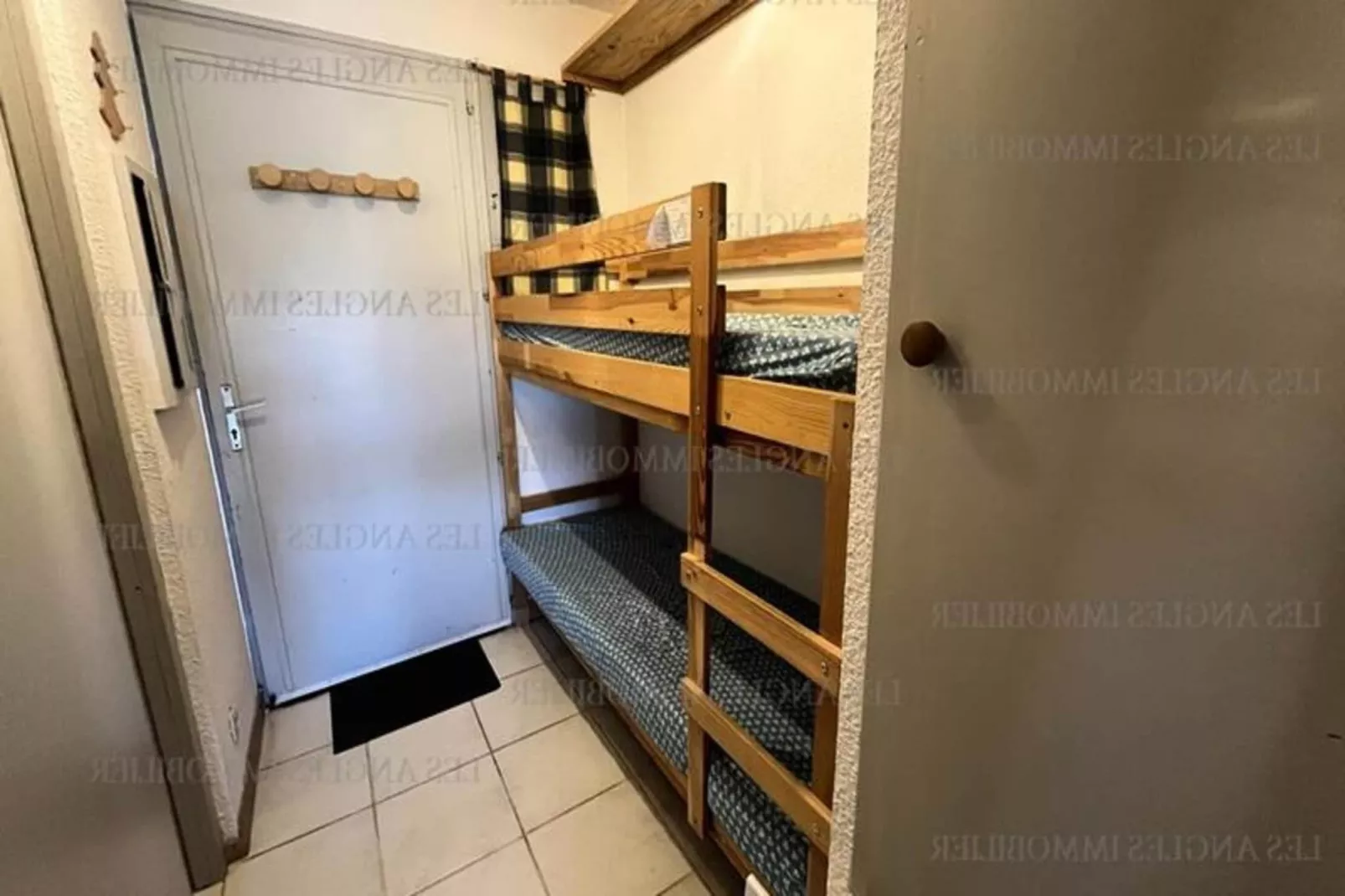 Résidence Les Mouflons-Exterior in summer