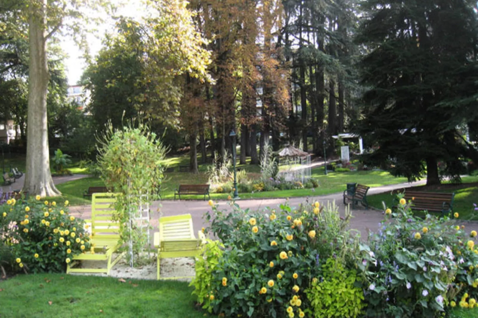 Résidence L'elvire-Jardins en été