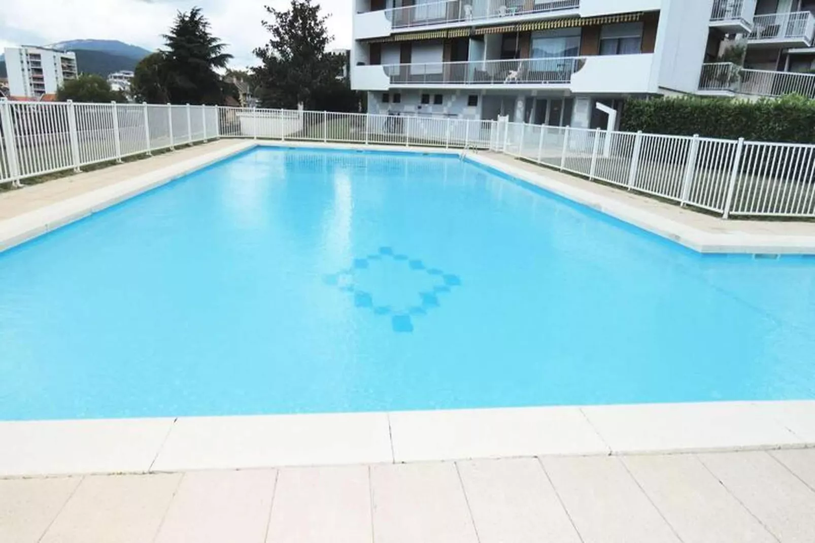 Résidence Montcalm D-Swimming pool