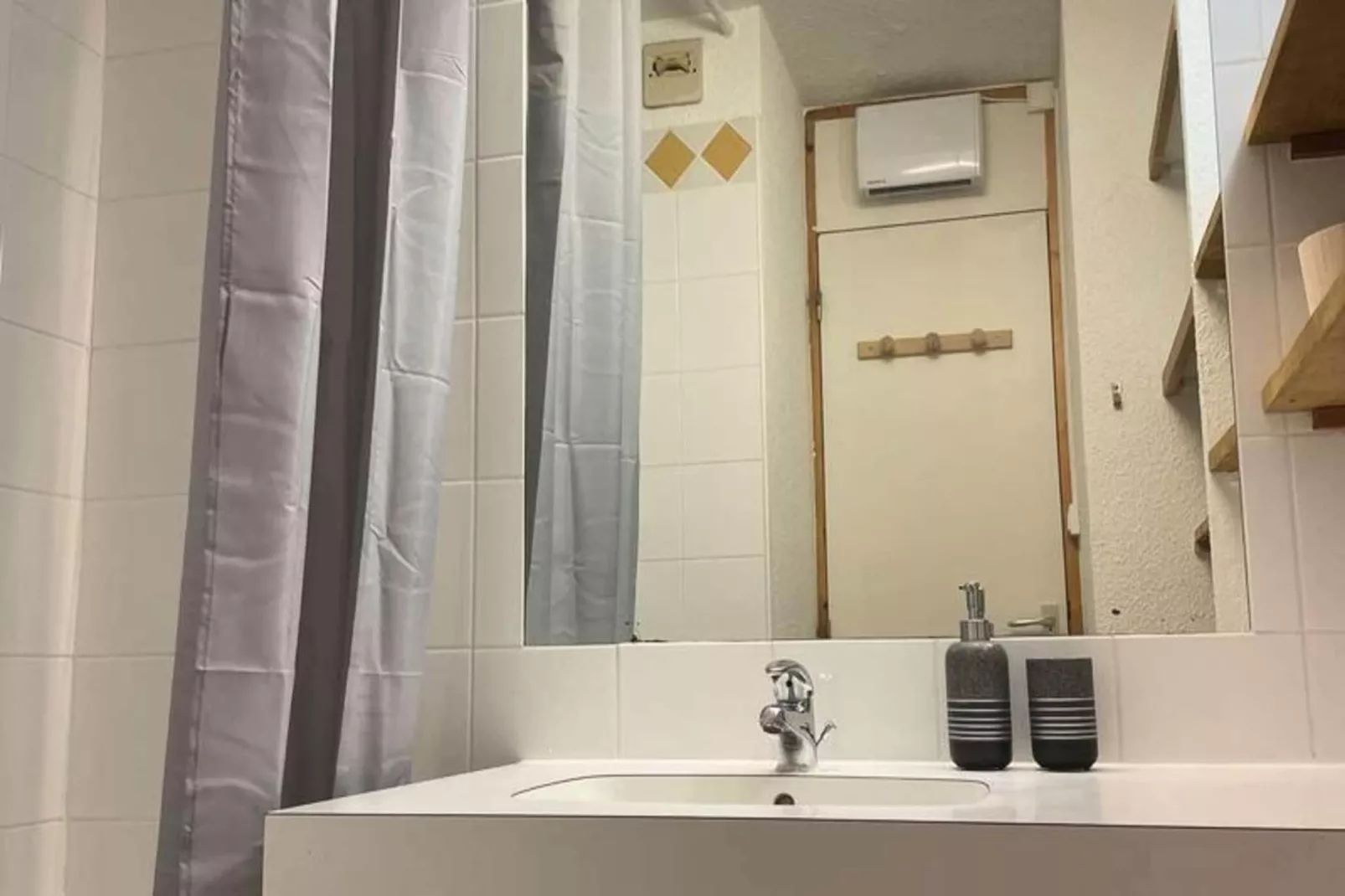 Résidence Lauziere Dessus-Bathroom