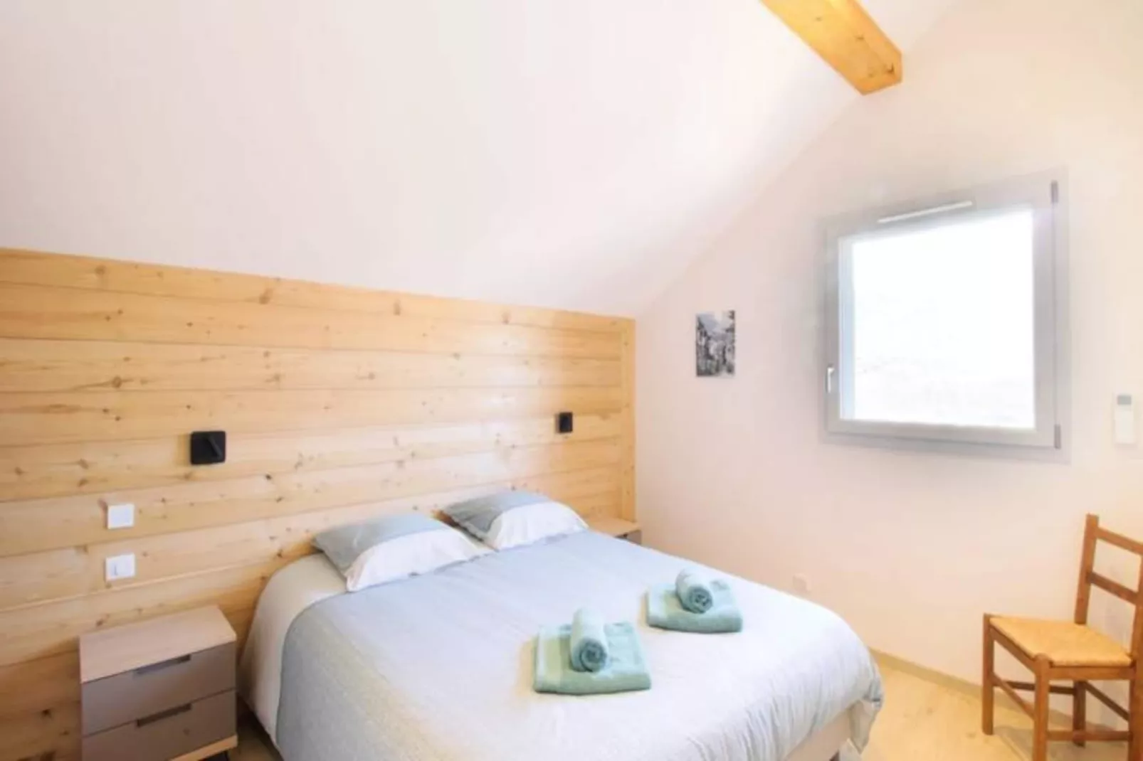 Jolie Maison Neuve Entre Villes Et Lacs-Image-tags.