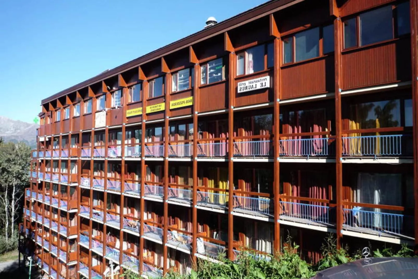 Résidence Miravidi-Exterior in summer