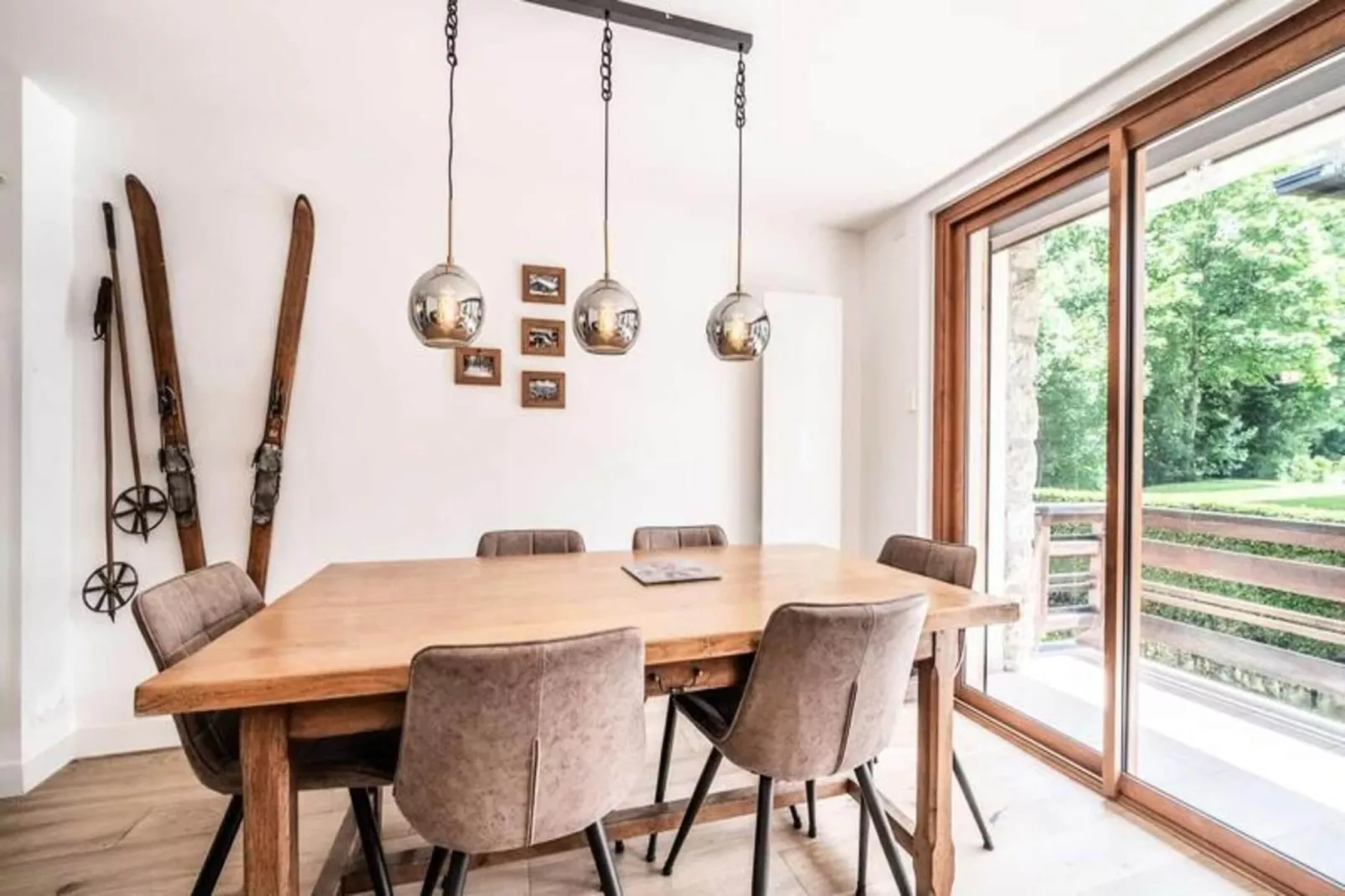 Résidence Ressachaux-Salle à manger