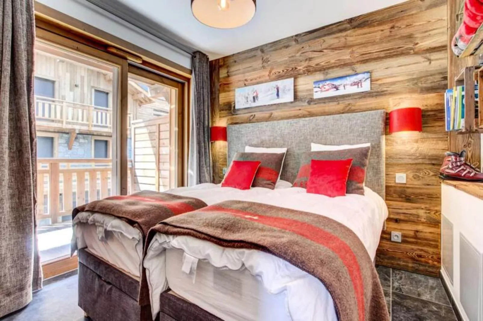 Résidence Frenes Blancs-Exterior in summer