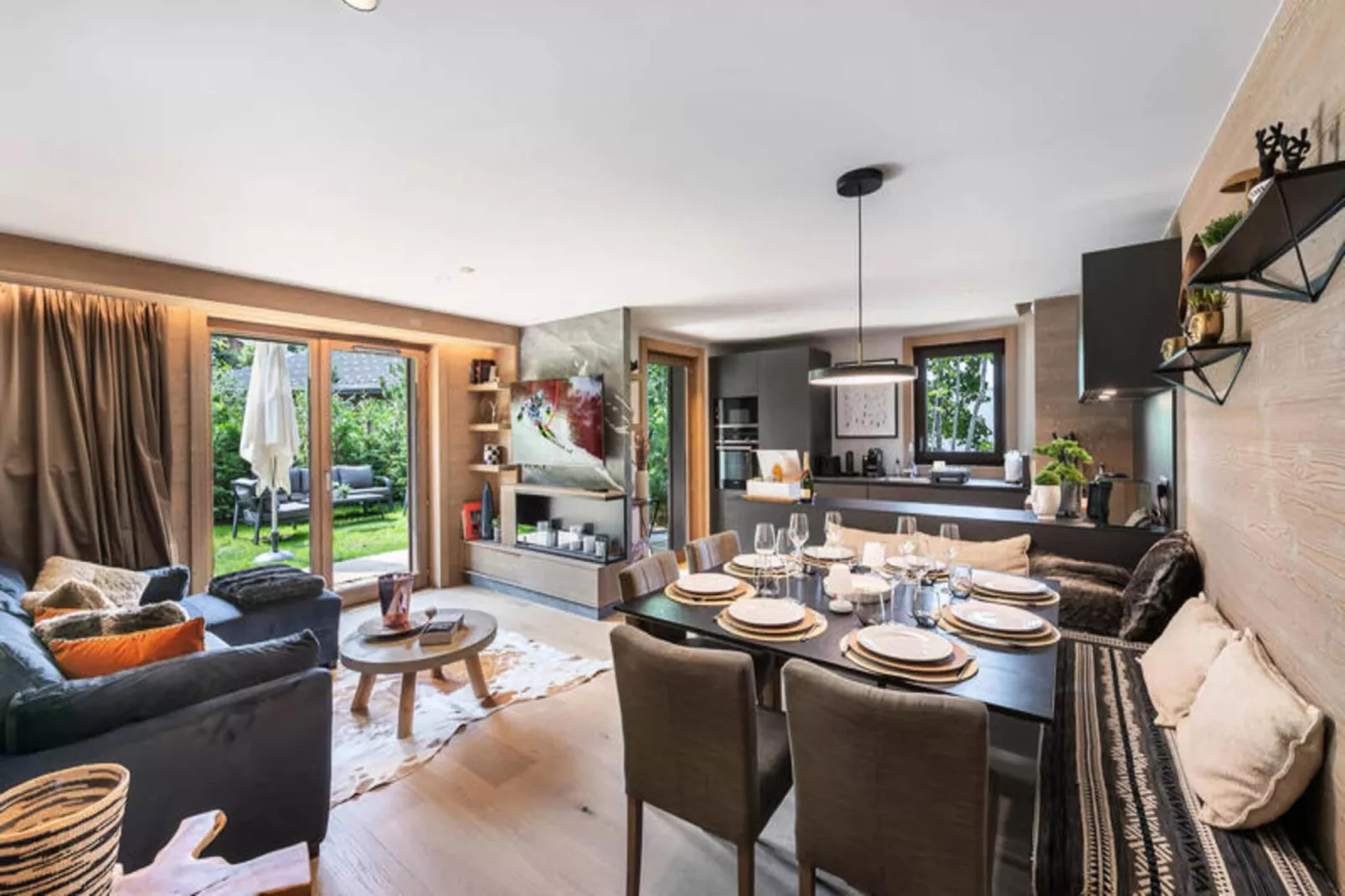 Résidence Stallion D-Exterior in summer