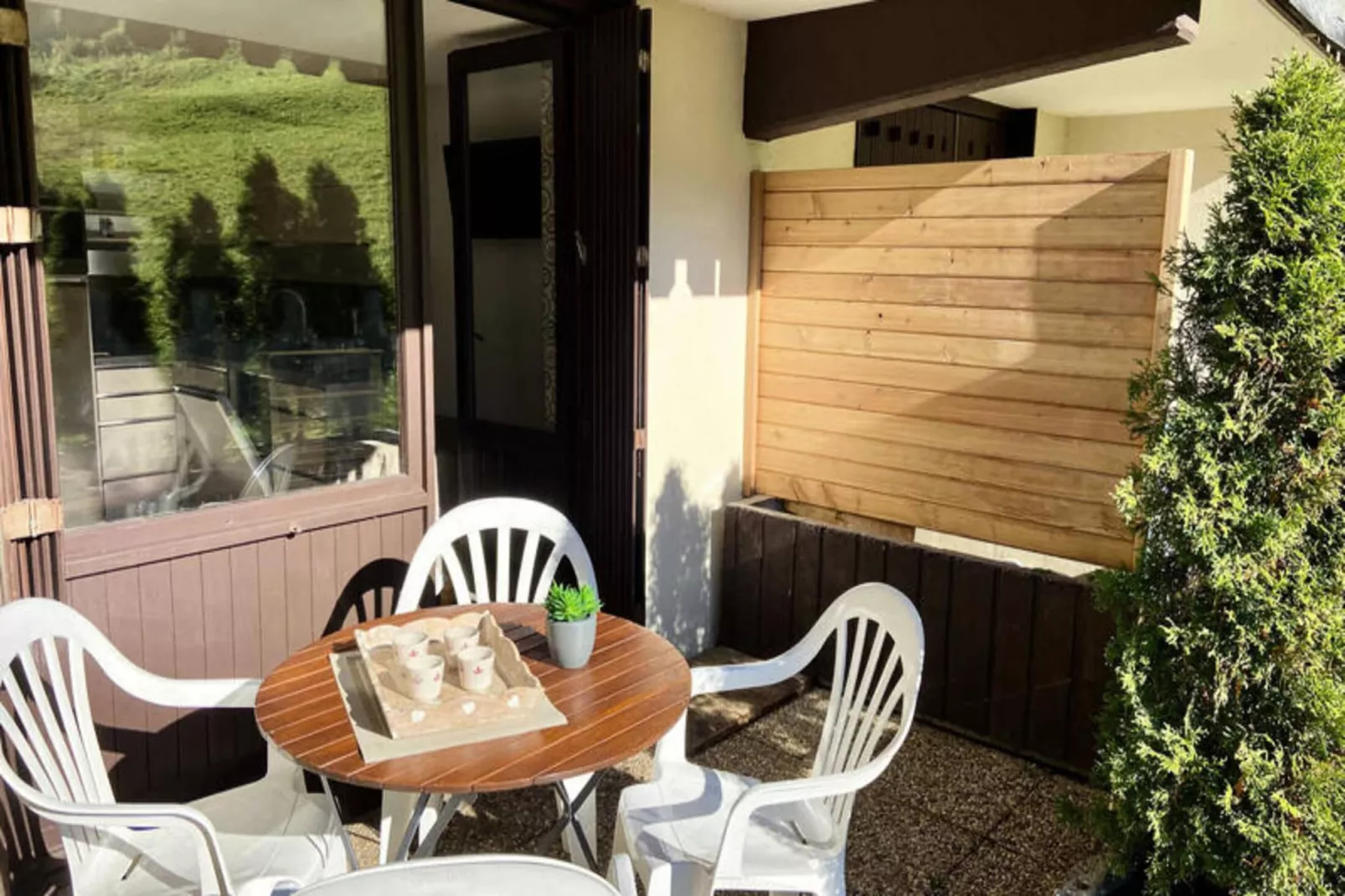 Résidence Parnasse 2-Dining room