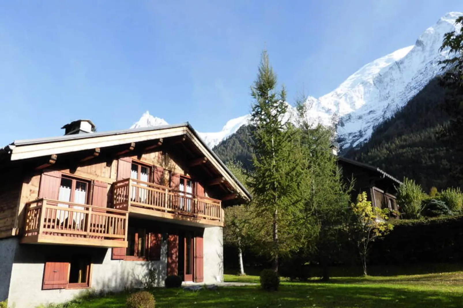Chalet Ulysse-Exterior in summer