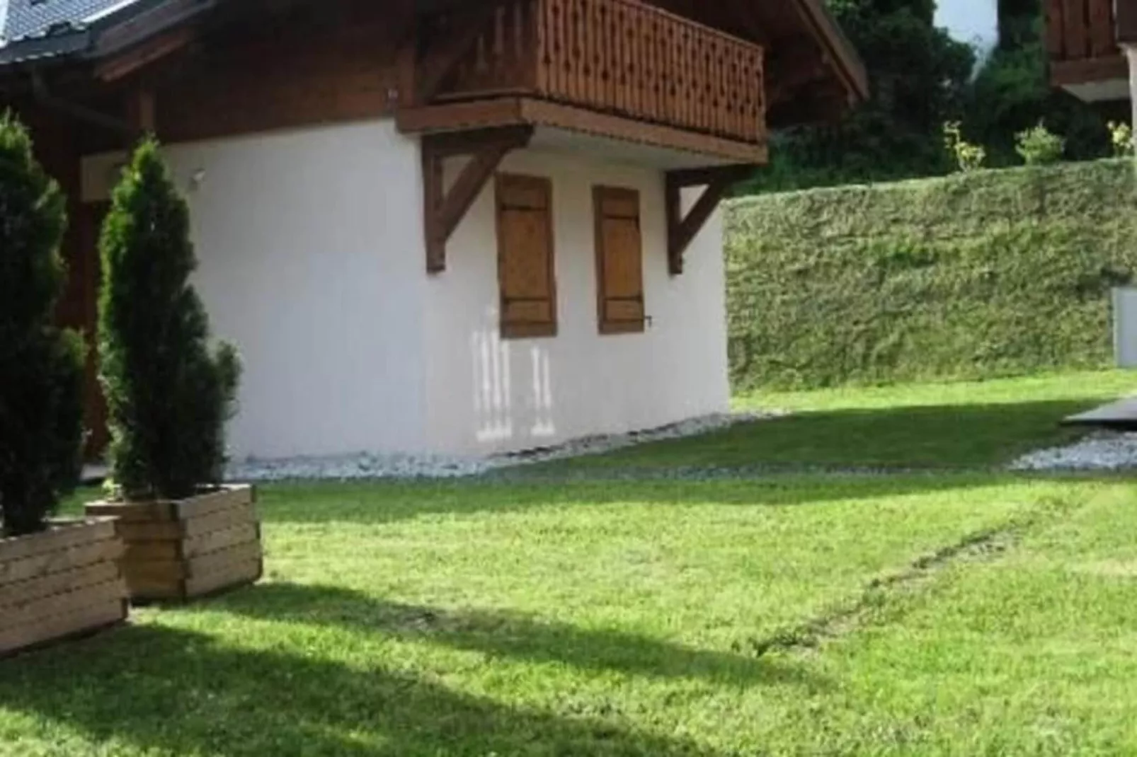 Résidence Les Amethystes B-Exterior in summer