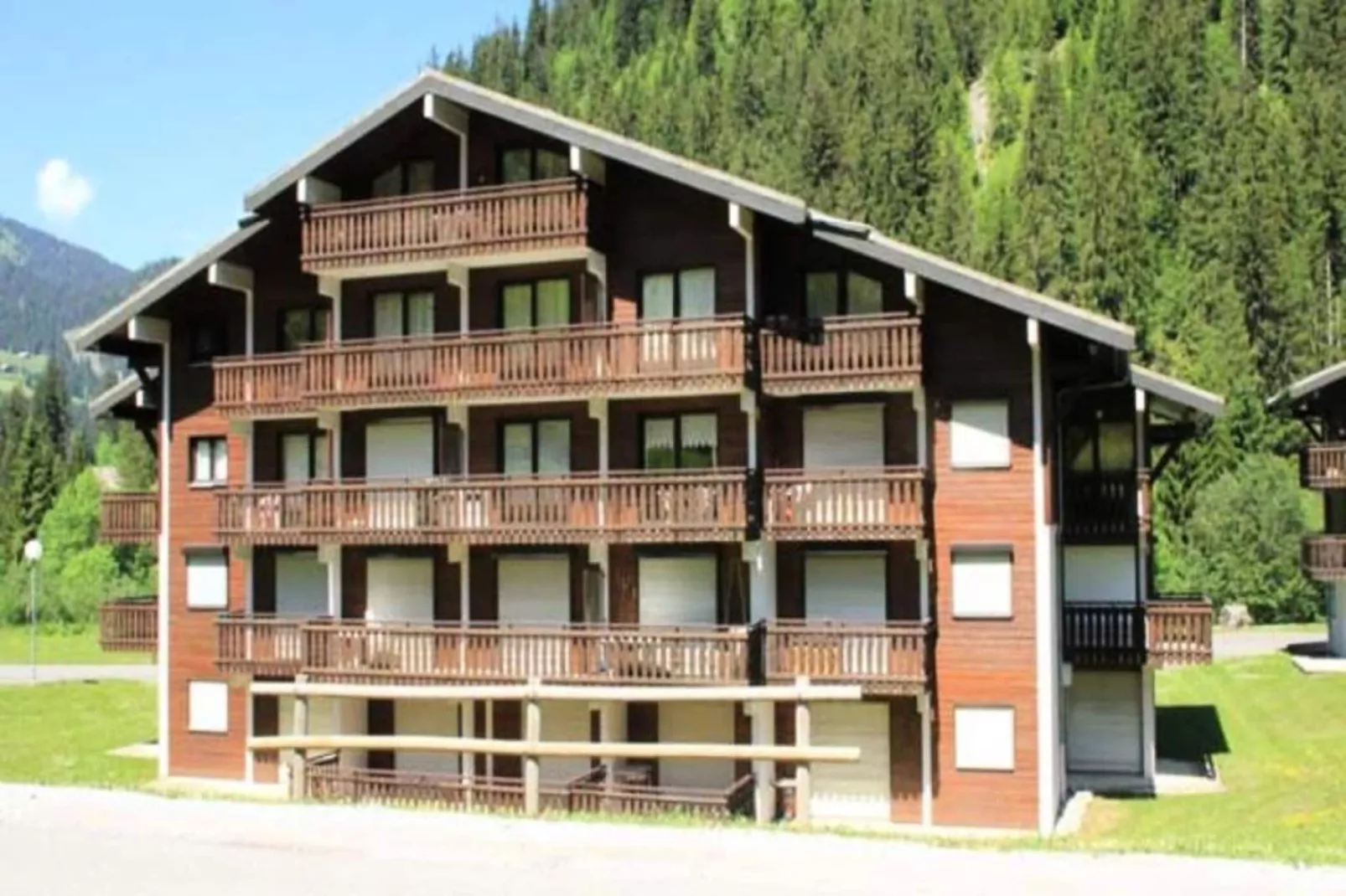 Résidence Le Perce-neige-Außenbereich Sommer