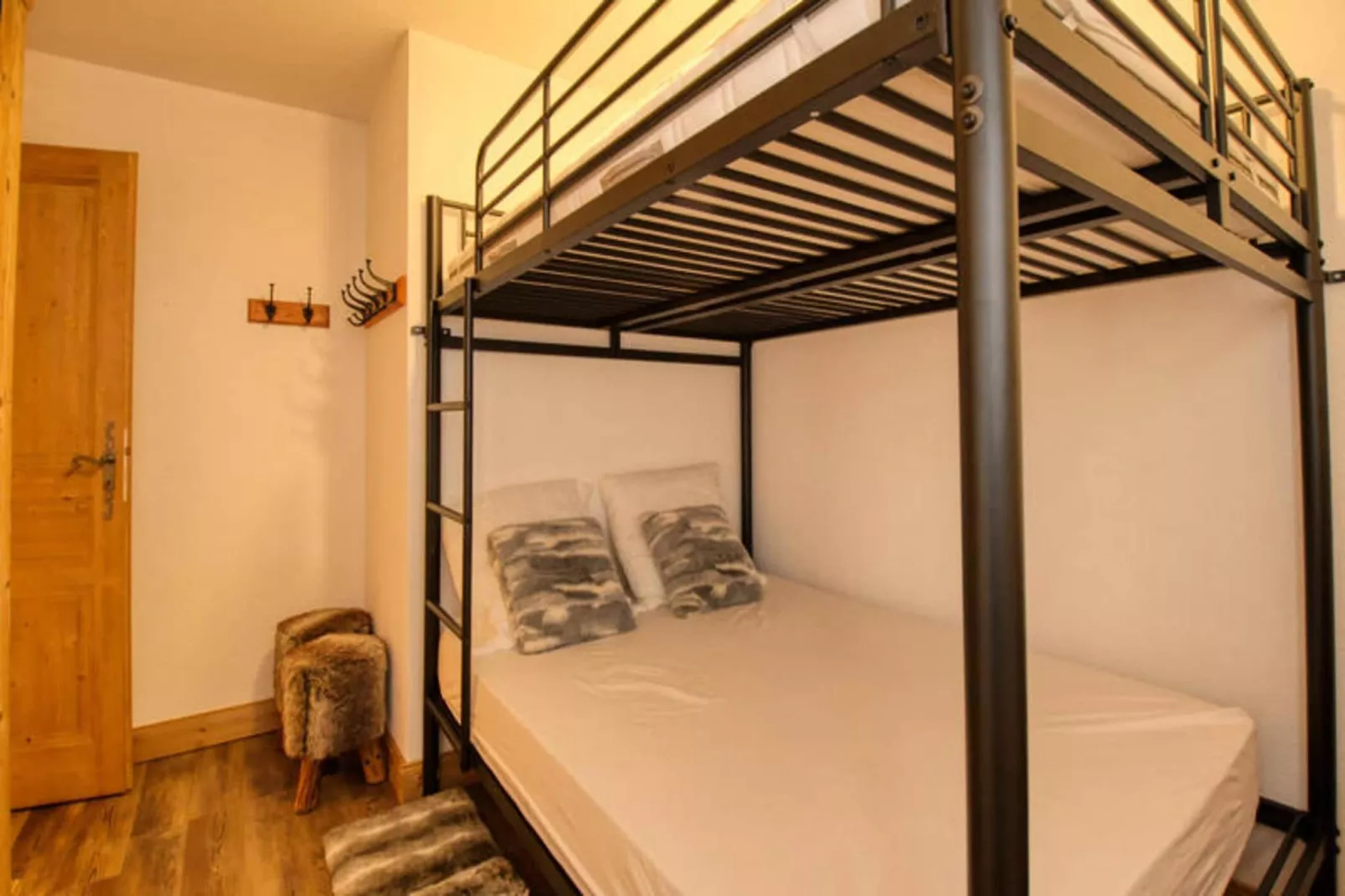 Résidence Jardin Alpin Bat B-Exterior in summer