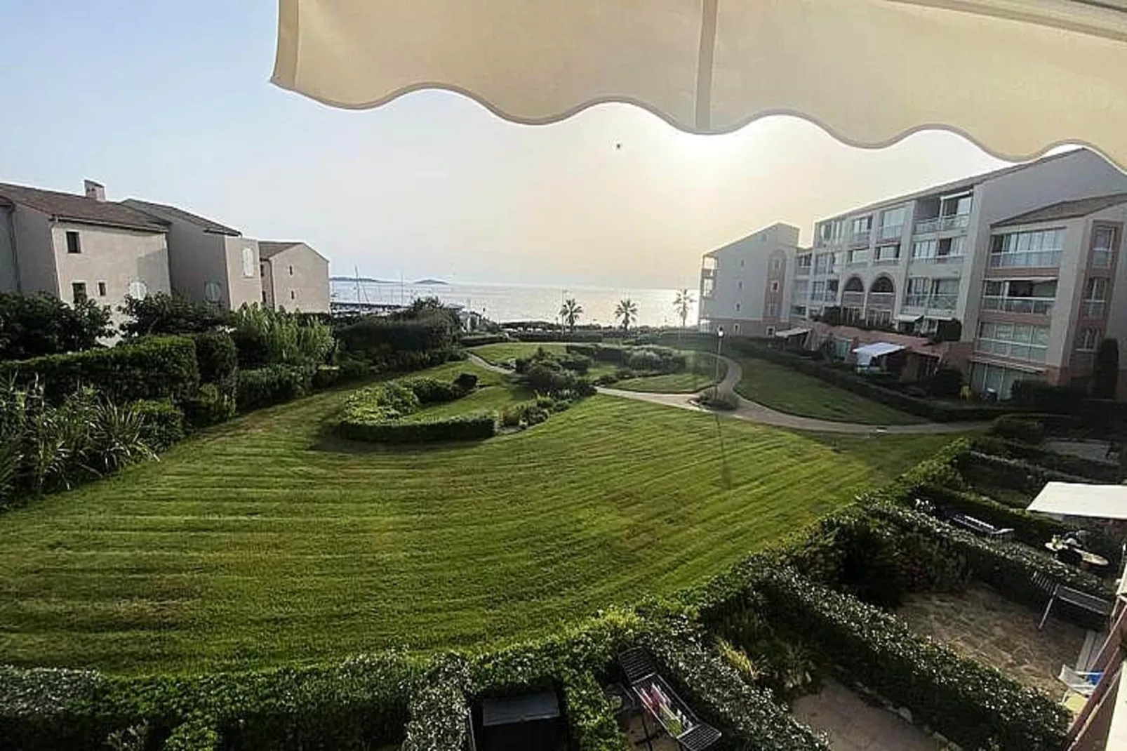 Résidence Morieres B-View in summer