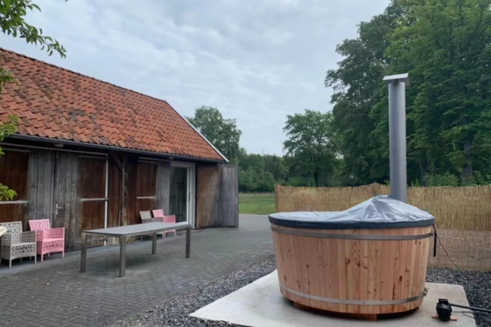 Design Farmers Barn Twente met Hottub