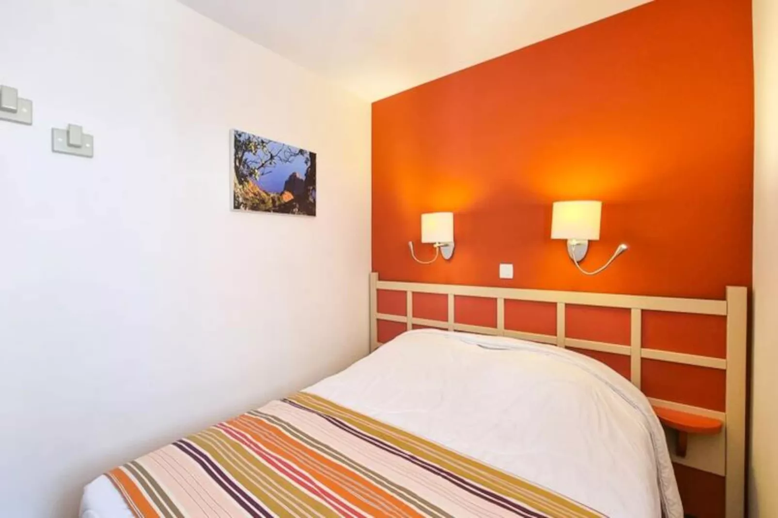 Appartement 6 Pers Vue Mer Pr&egrave;s Des Plages &agrave; Agay-Image-tags.