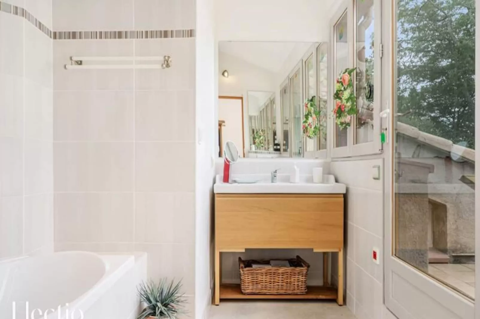 Mas Du Rocher I Piscine, P&eacute;tanque & Chemin&eacute;e-Image-tags.